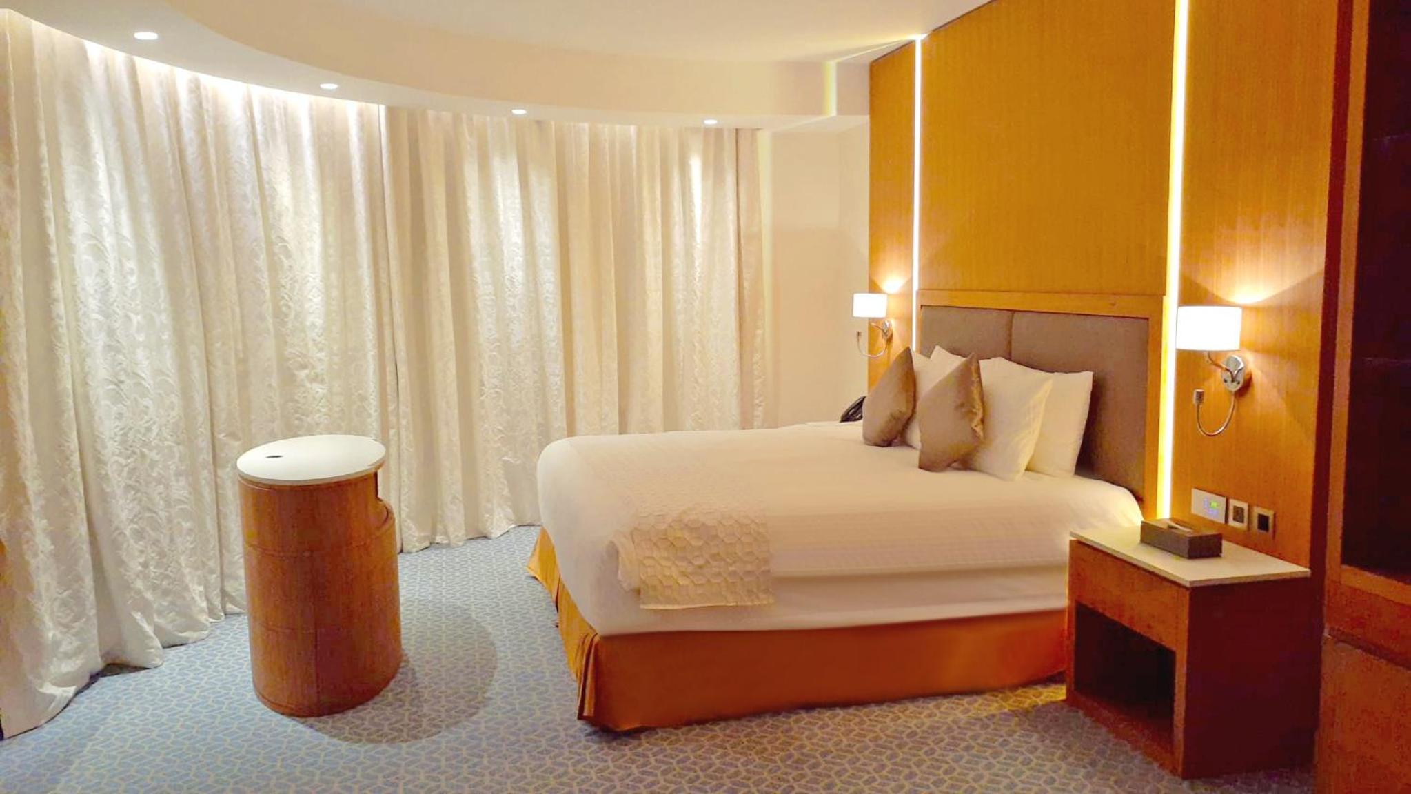 Ambassador Suite - Photo 1