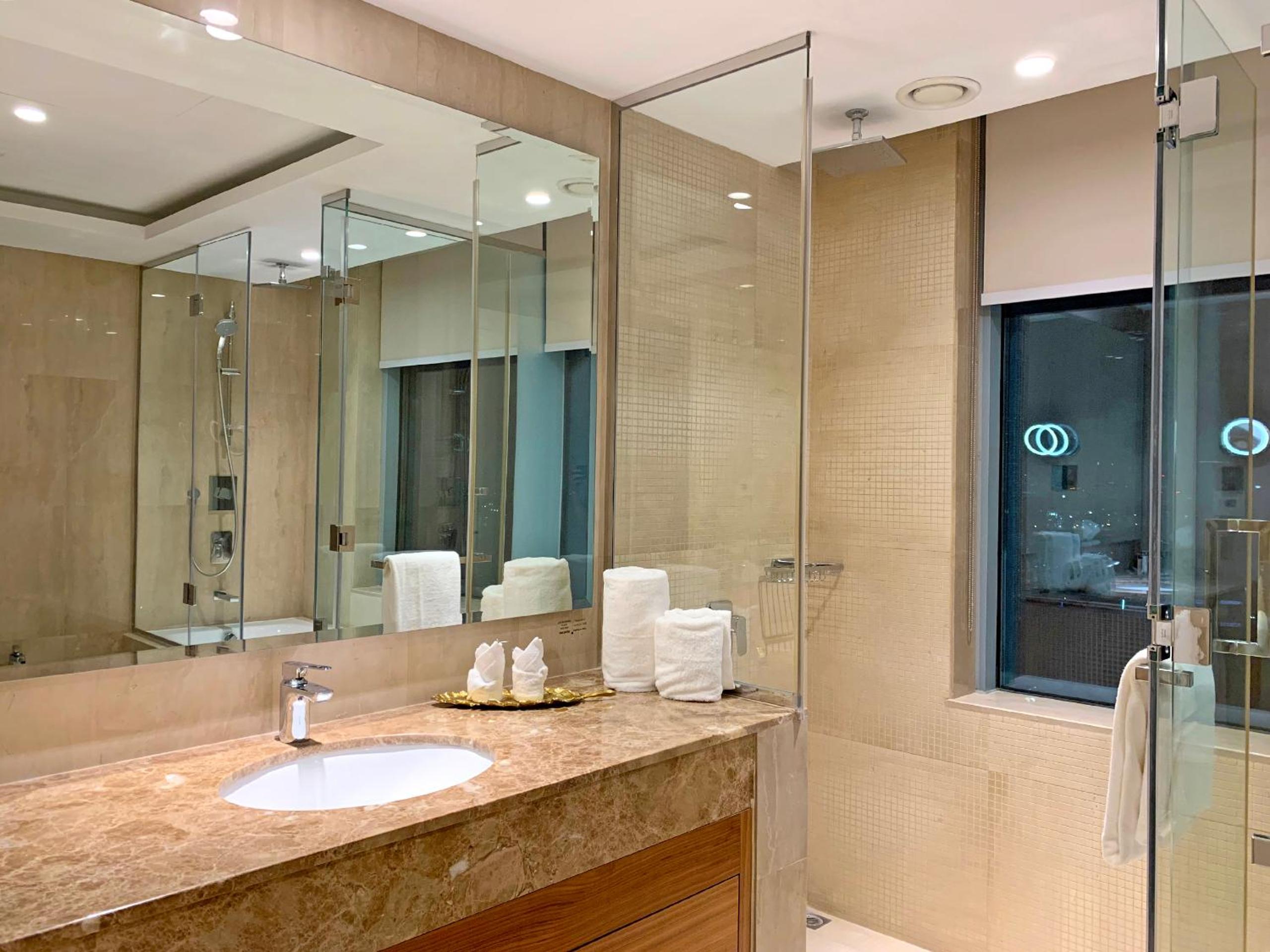 Ambassador Suite - Photo 3