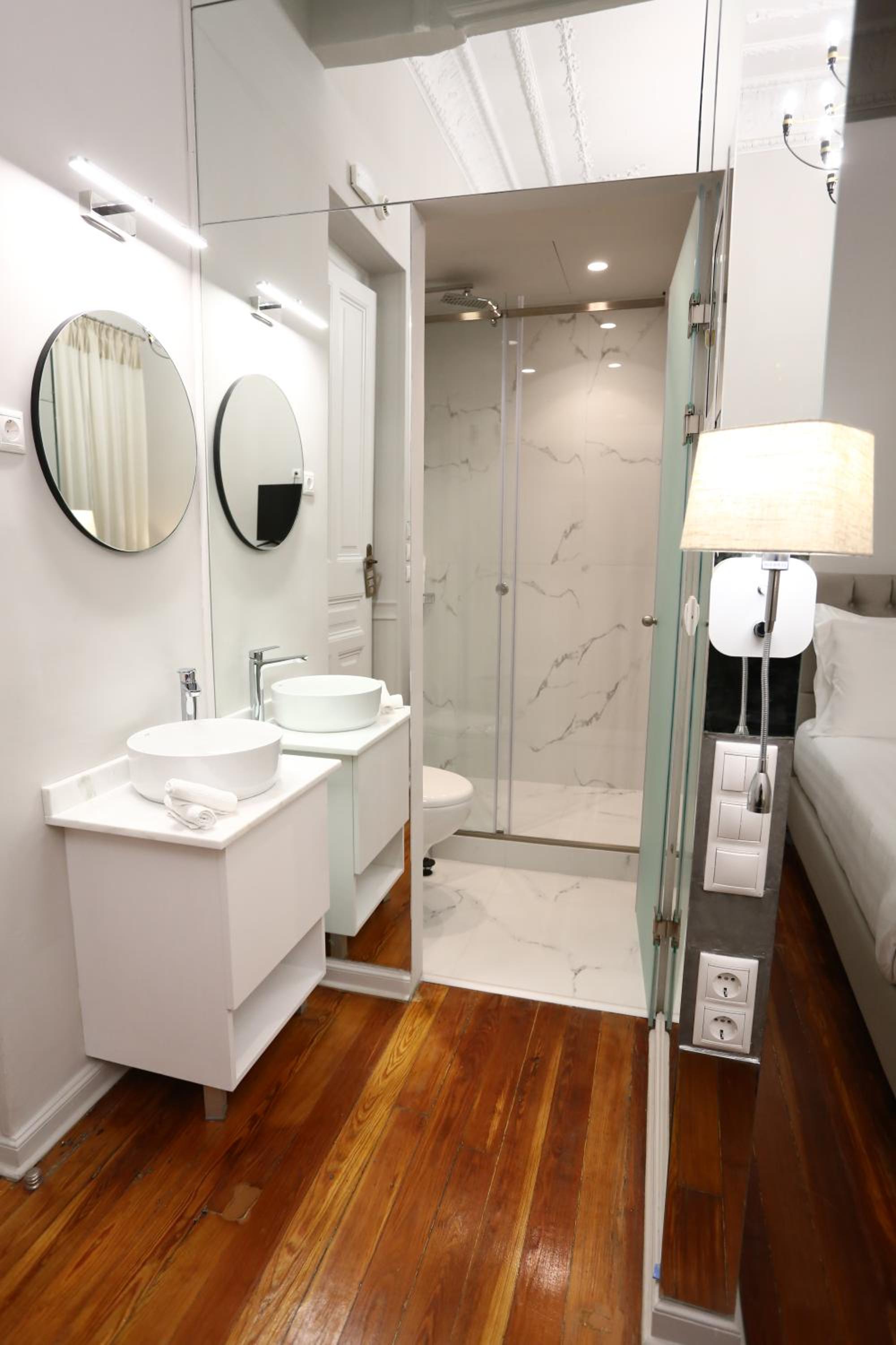 Deluxe Suite photo 3