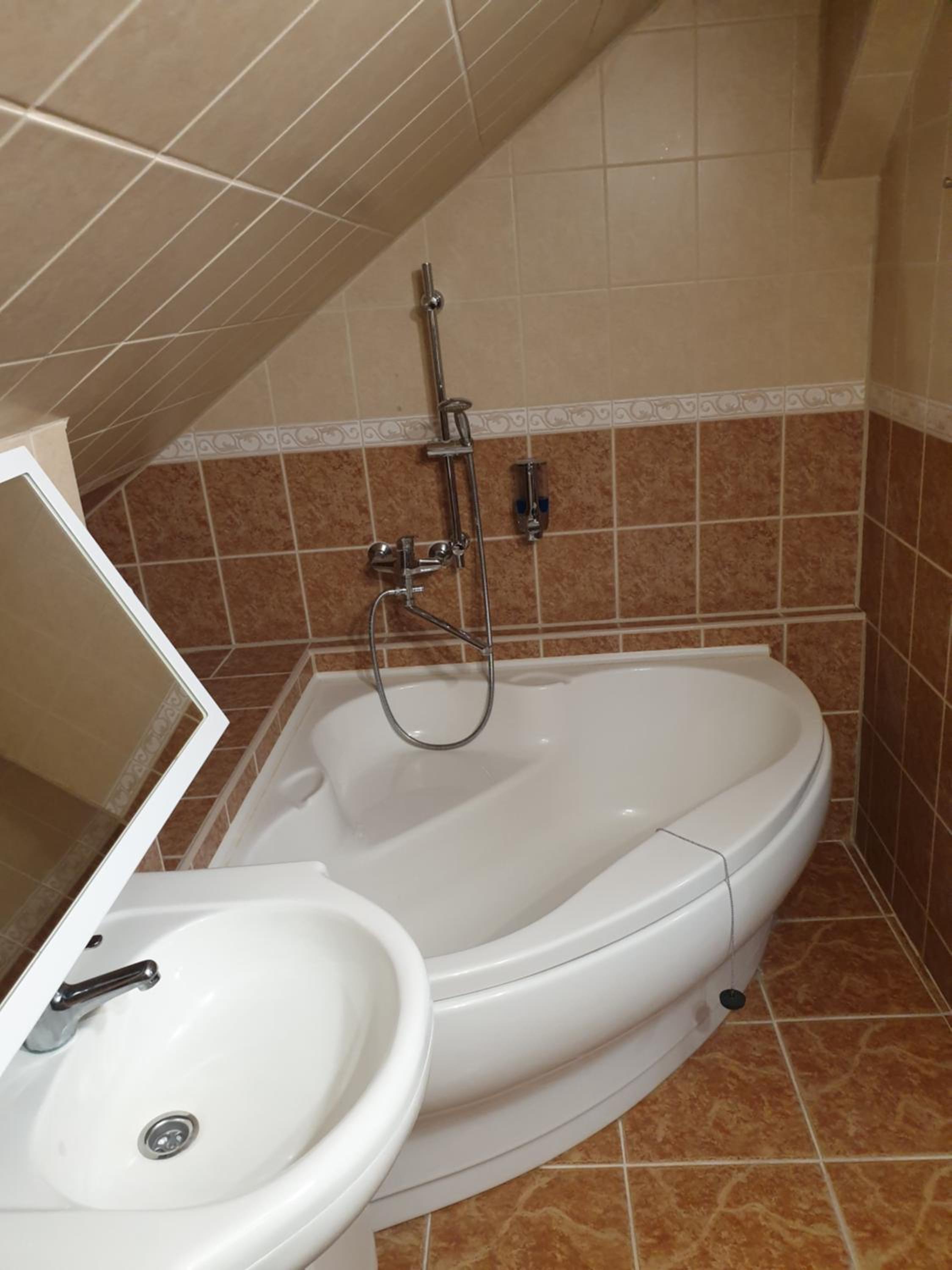 Double or Twin Room - Photo 9