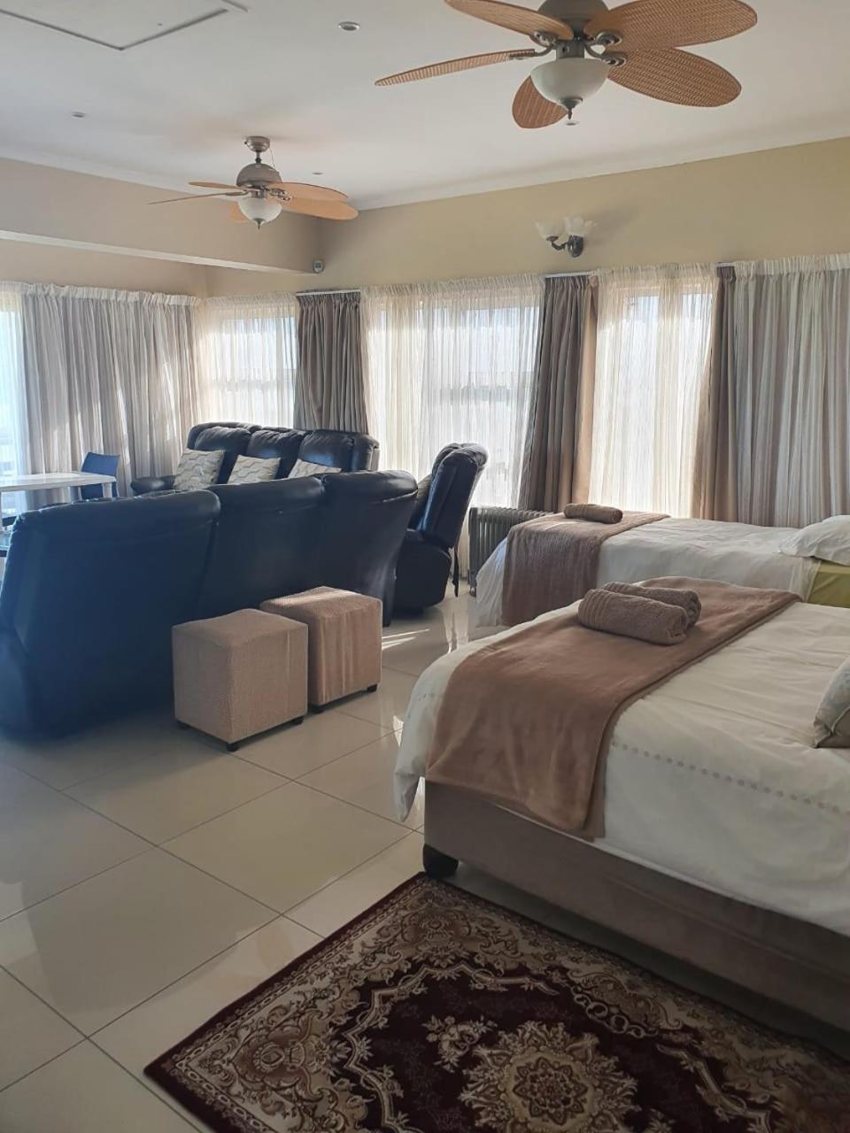 Apartment with Sea View - Photo 3