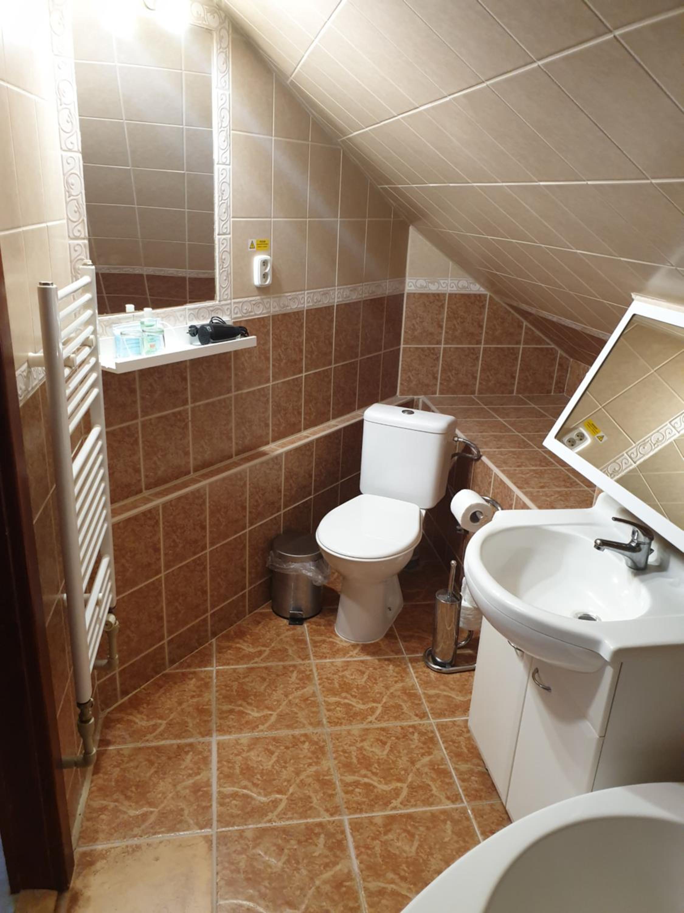 Double or Twin Room - Photo 10
