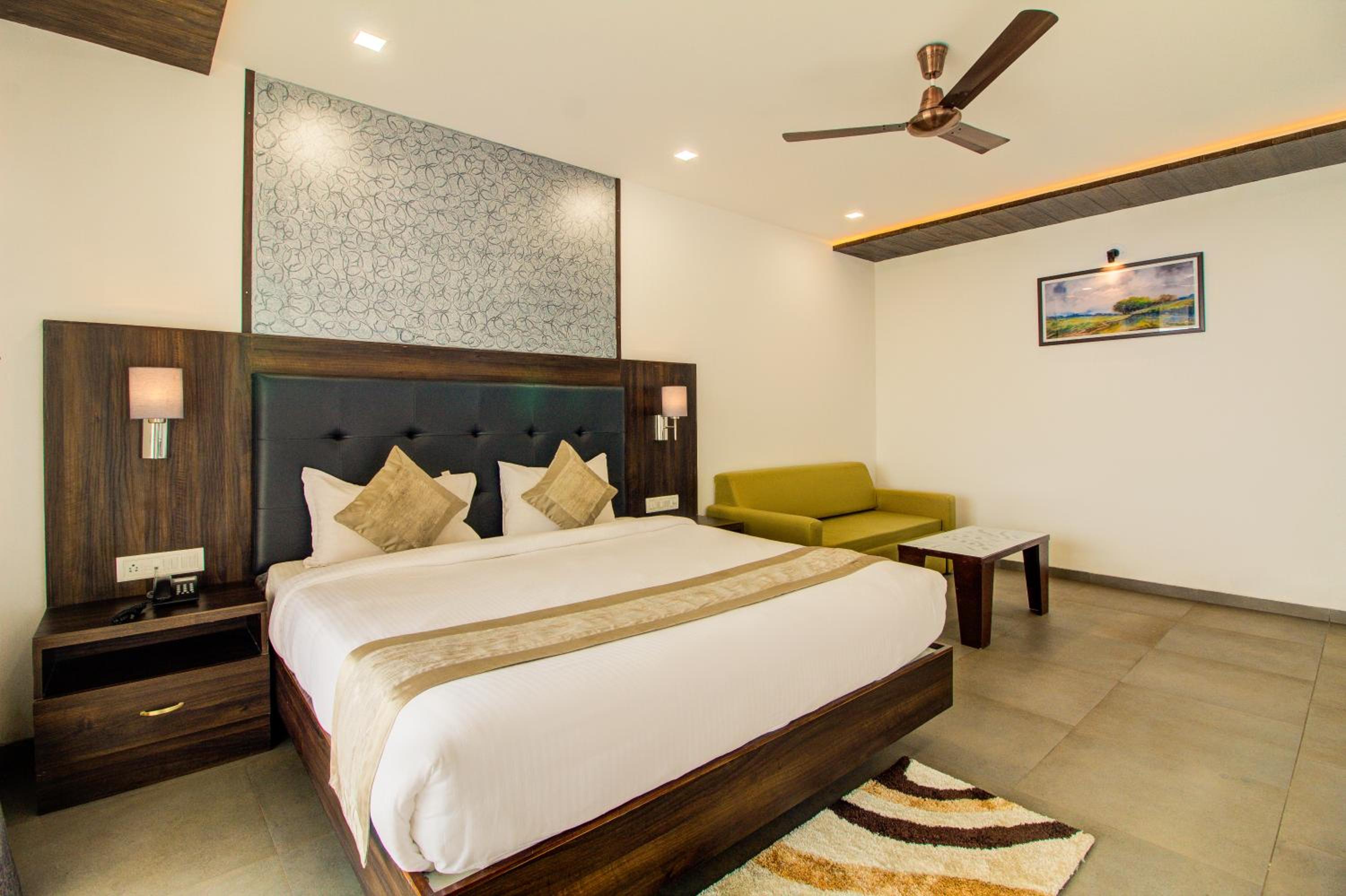 Deluxe Room Valley View with Balcony photo 3