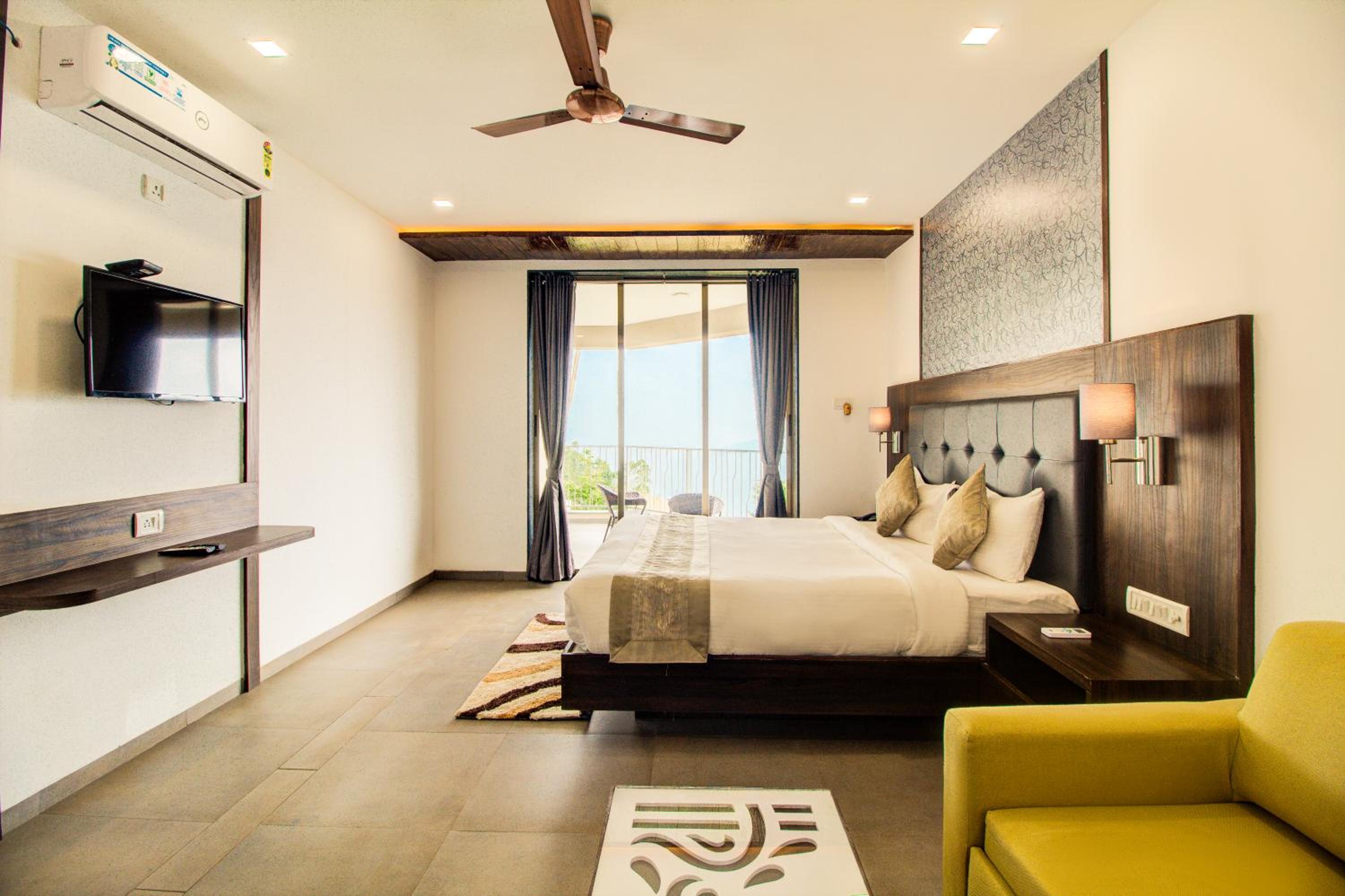 Deluxe Room Valley View with Balcony photo 3