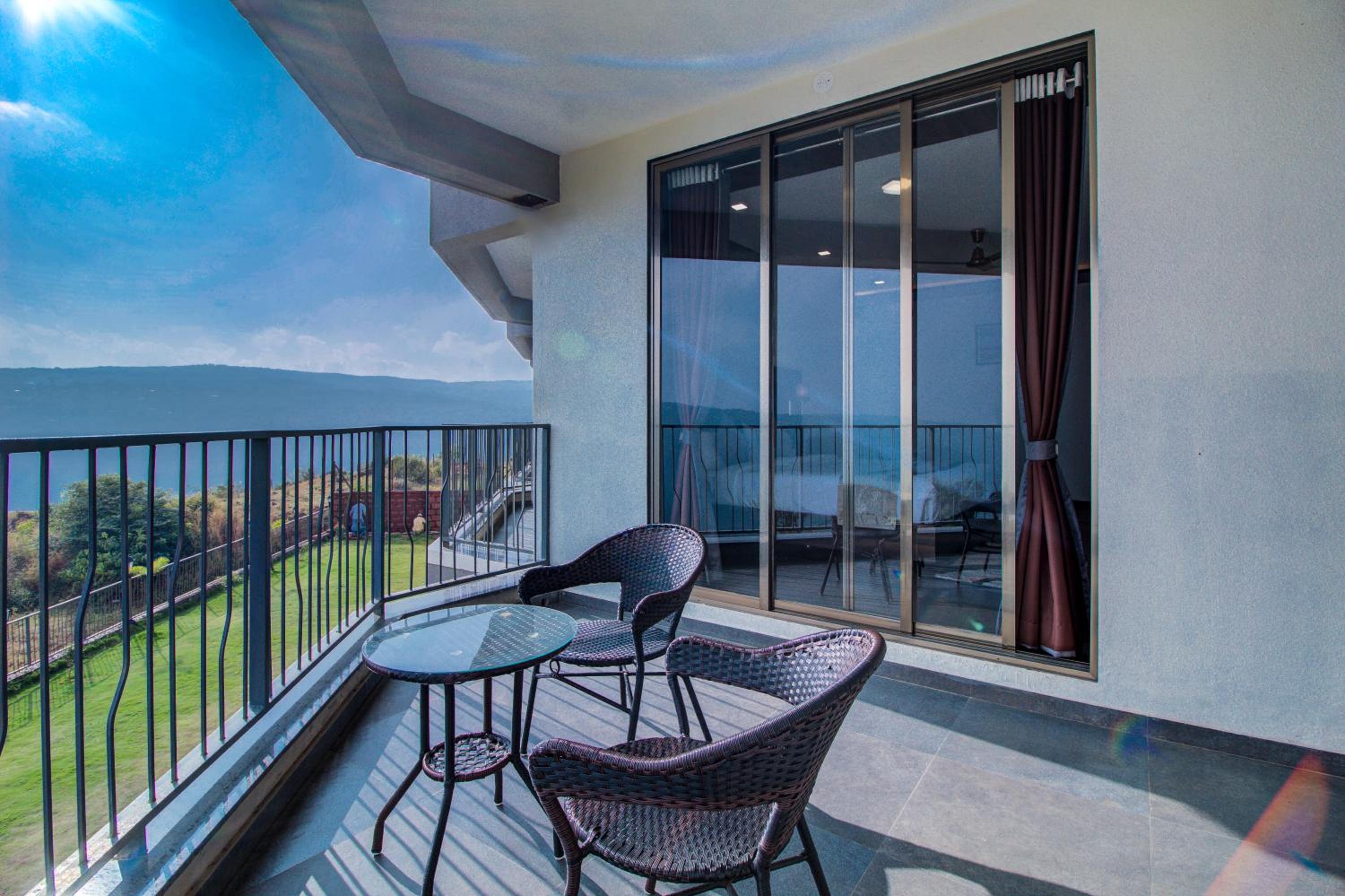 Deluxe Room Valley View with Balcony photo 2