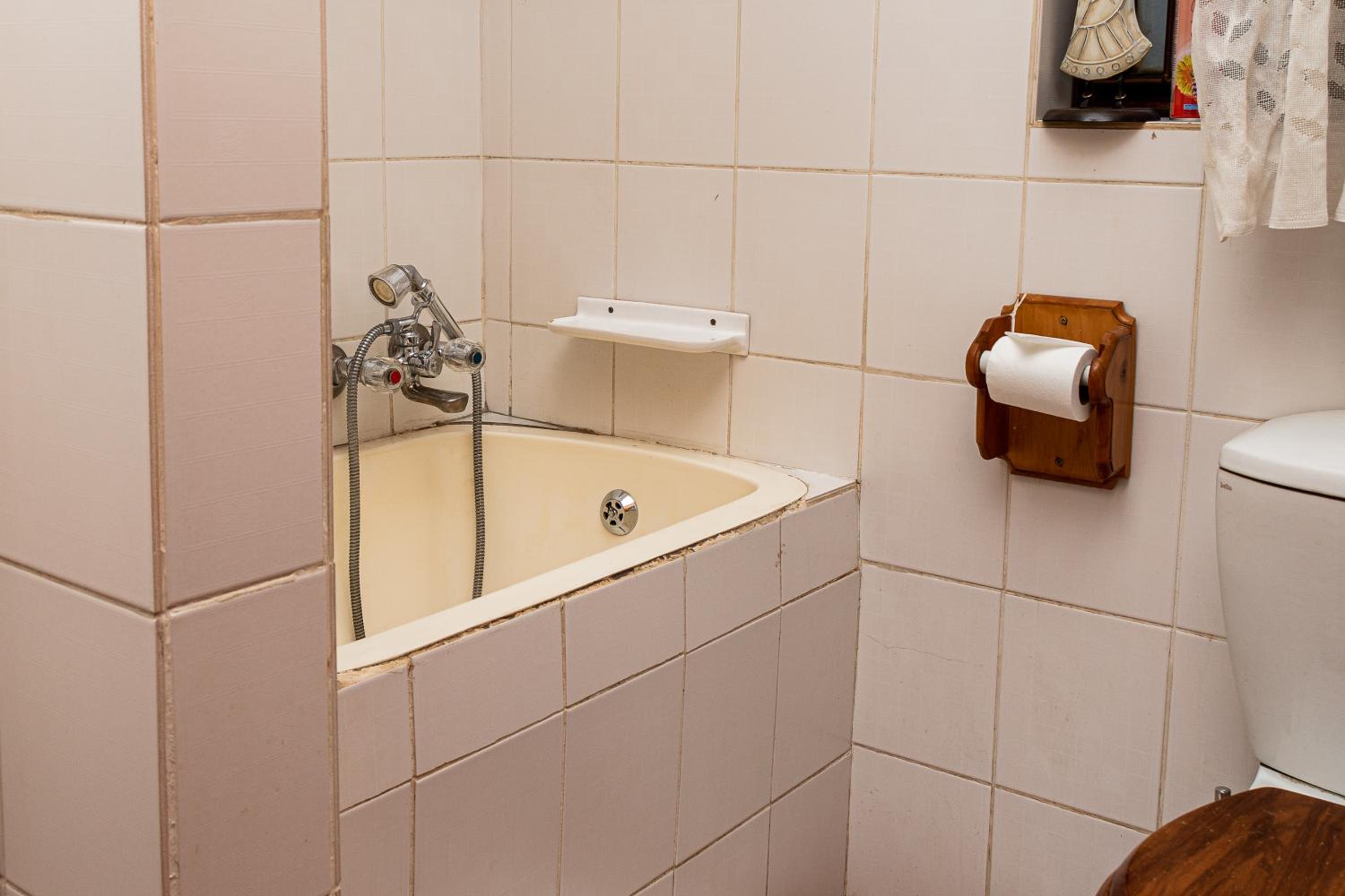 Deluxe Double Room with Shower - Photo 4