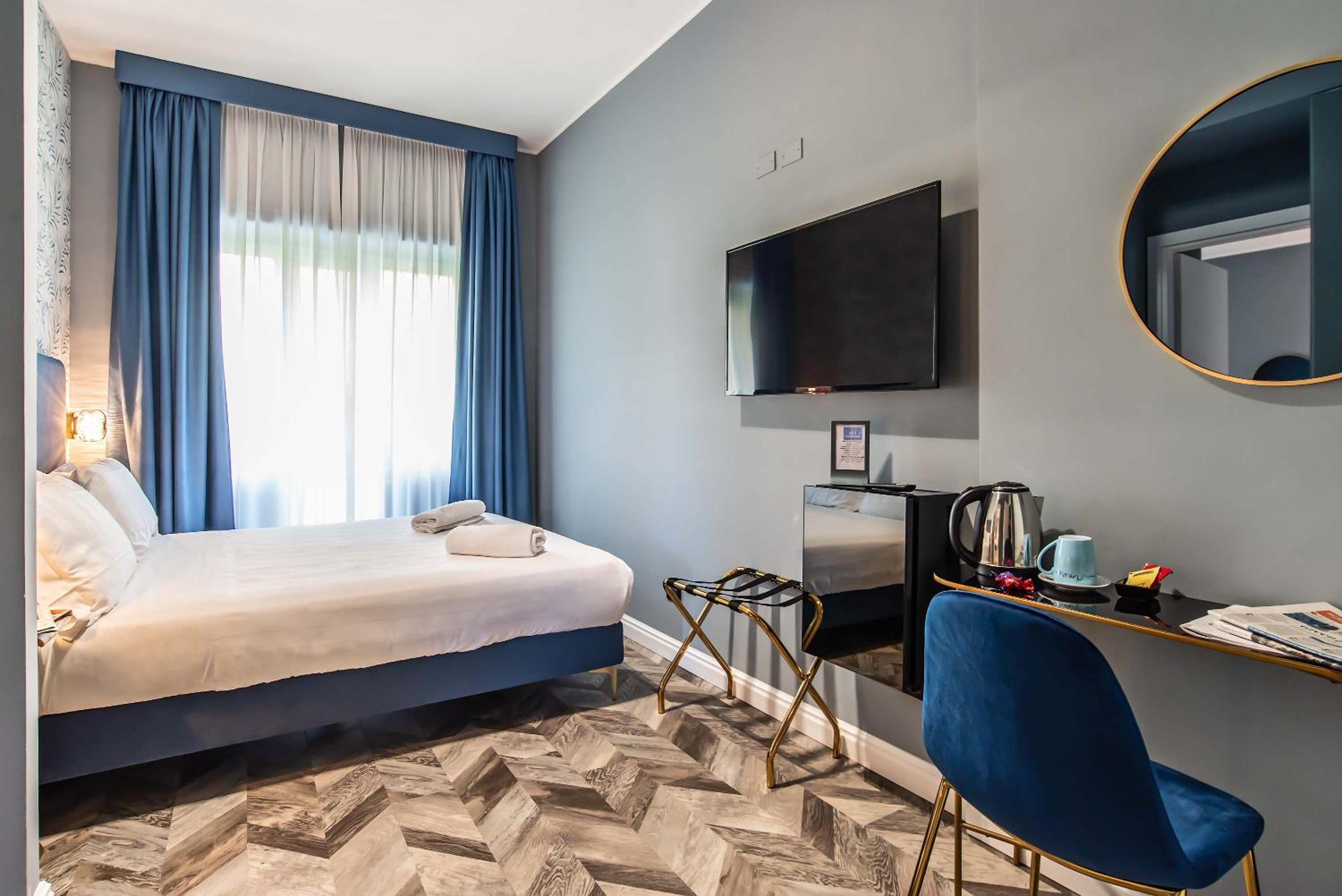 Budget Double Room photo 3