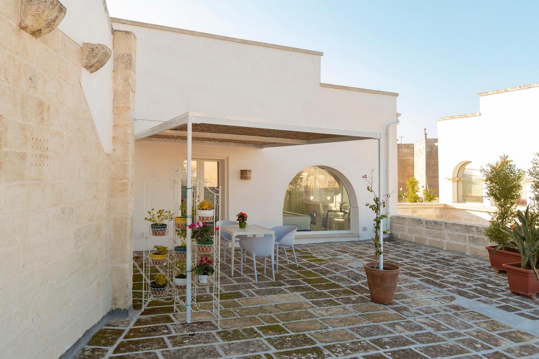 Apartment with Terrace - Photo 7