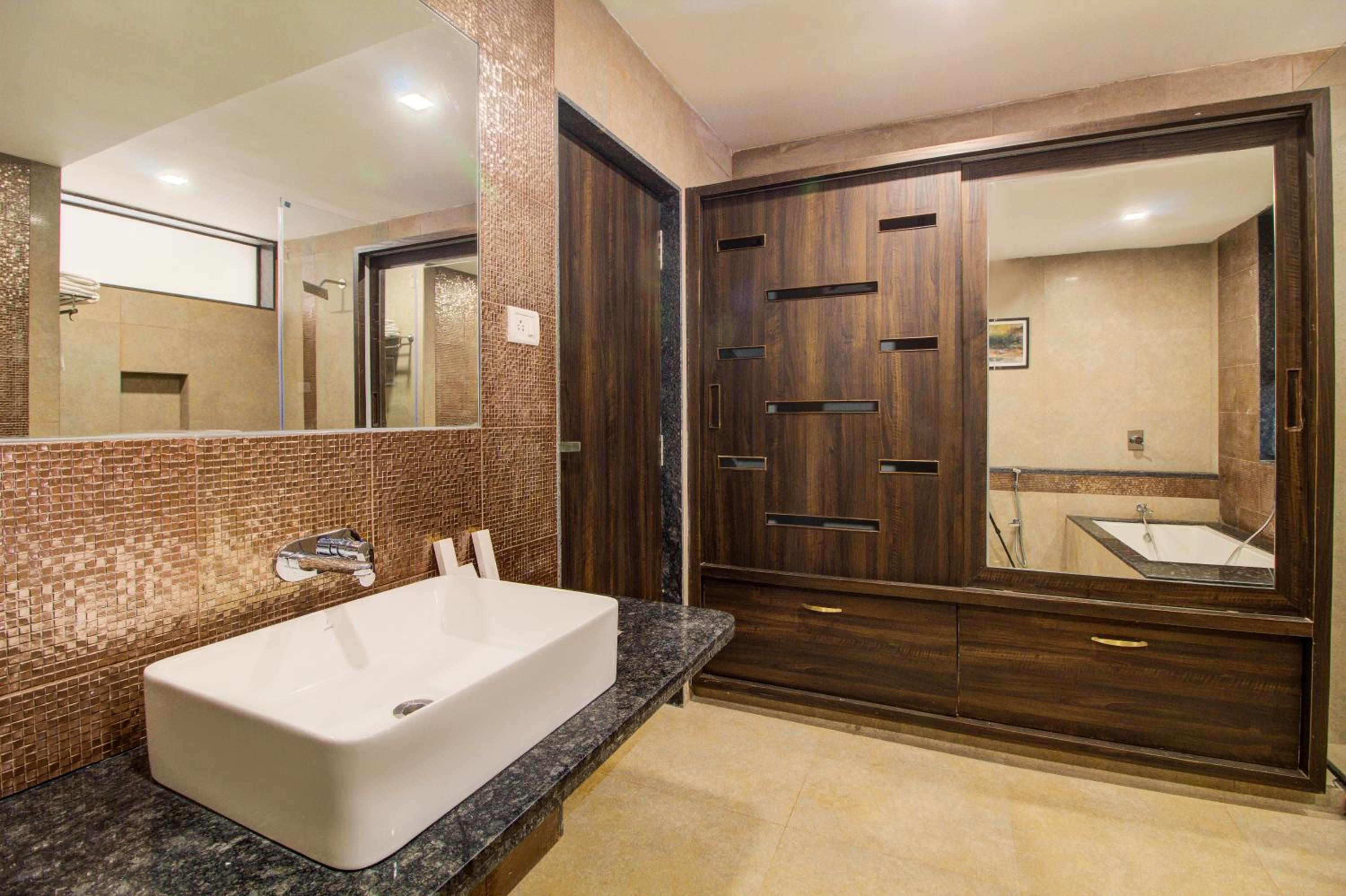 Superior Room Valley View with Bathtub & Balcony photo 3