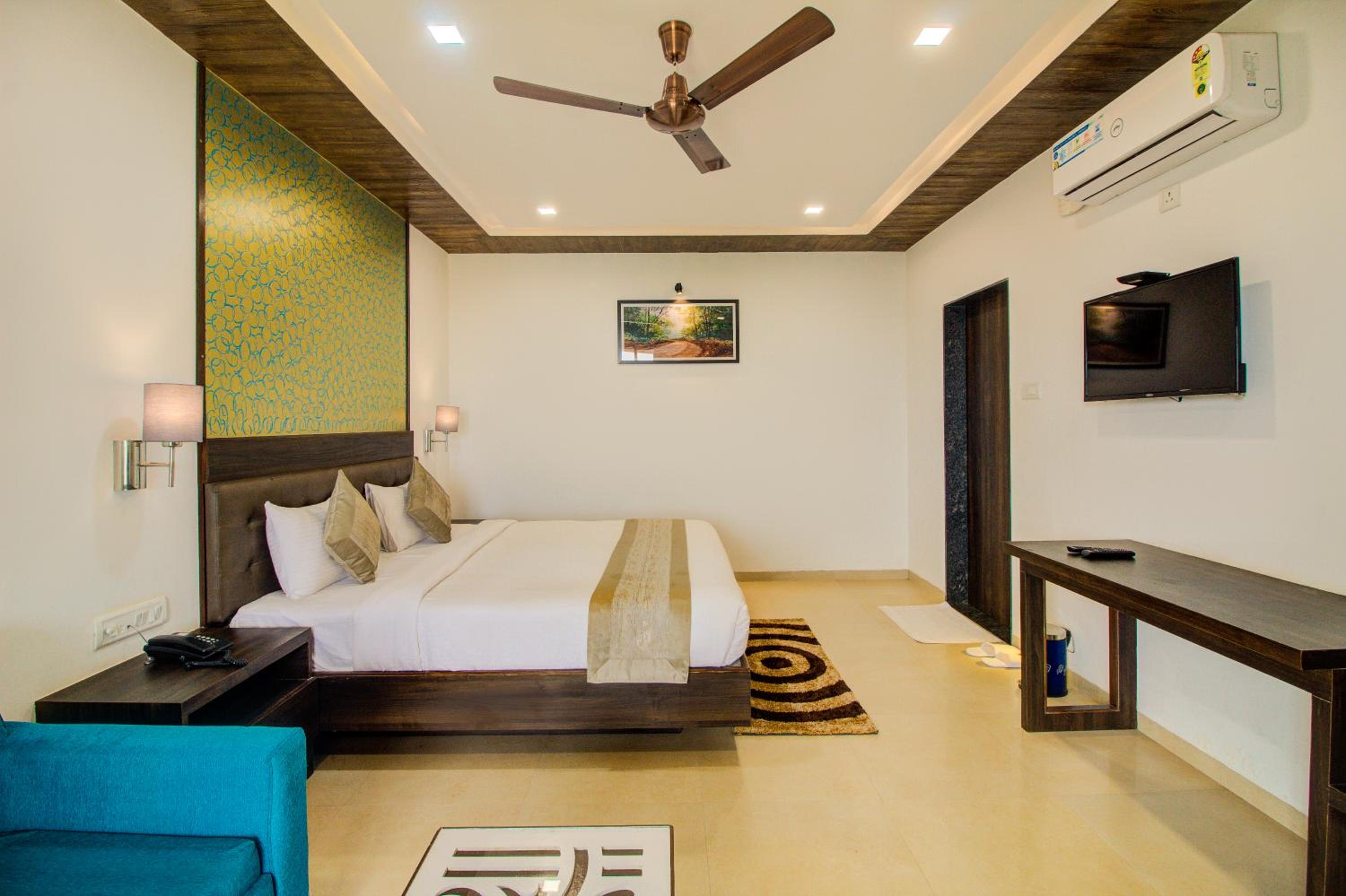 Superior Room Valley View with Bathtub & Balcony photo 2