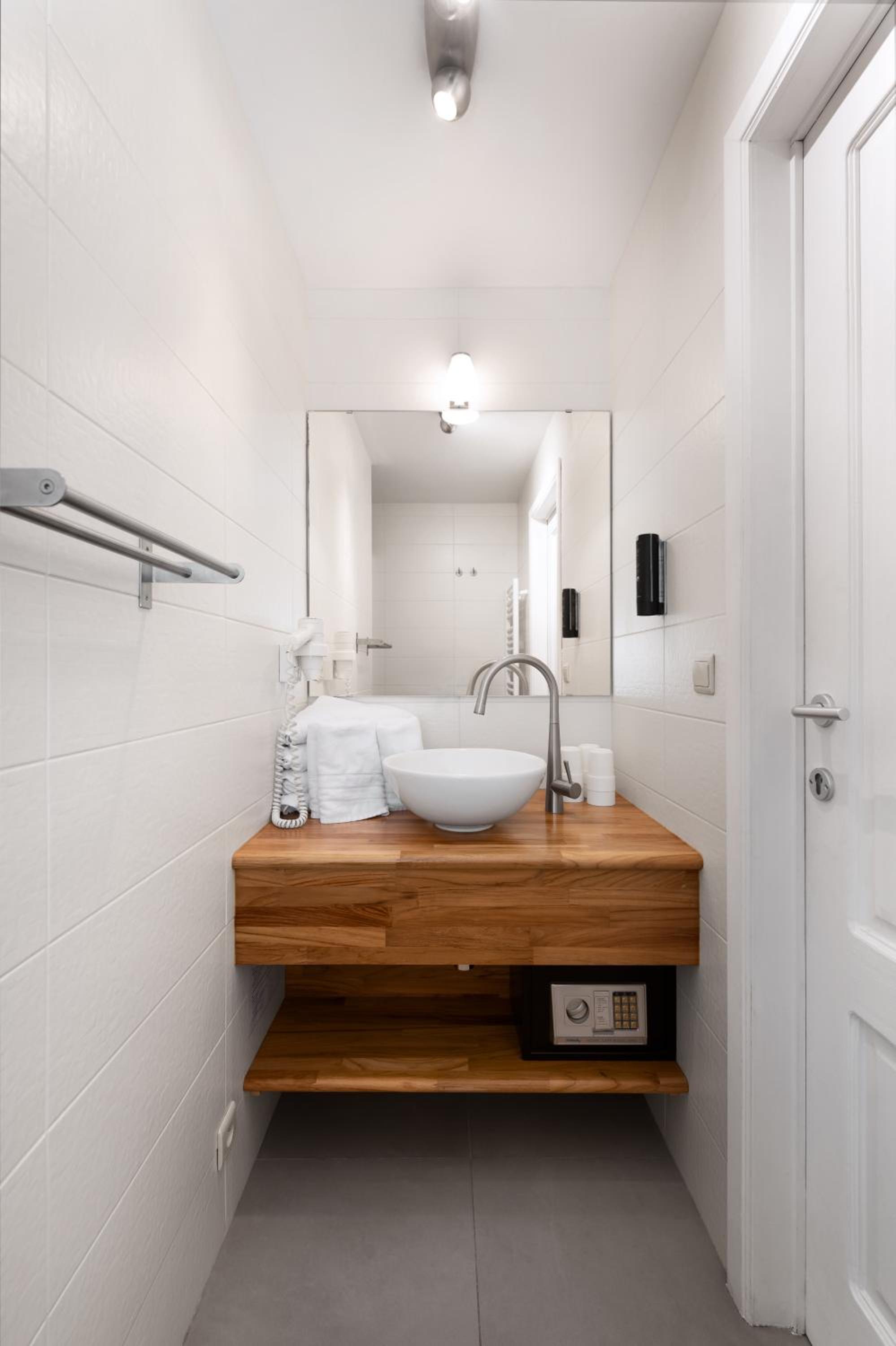 Two-Bedroom Apartment (4 Adults) - Photo 3