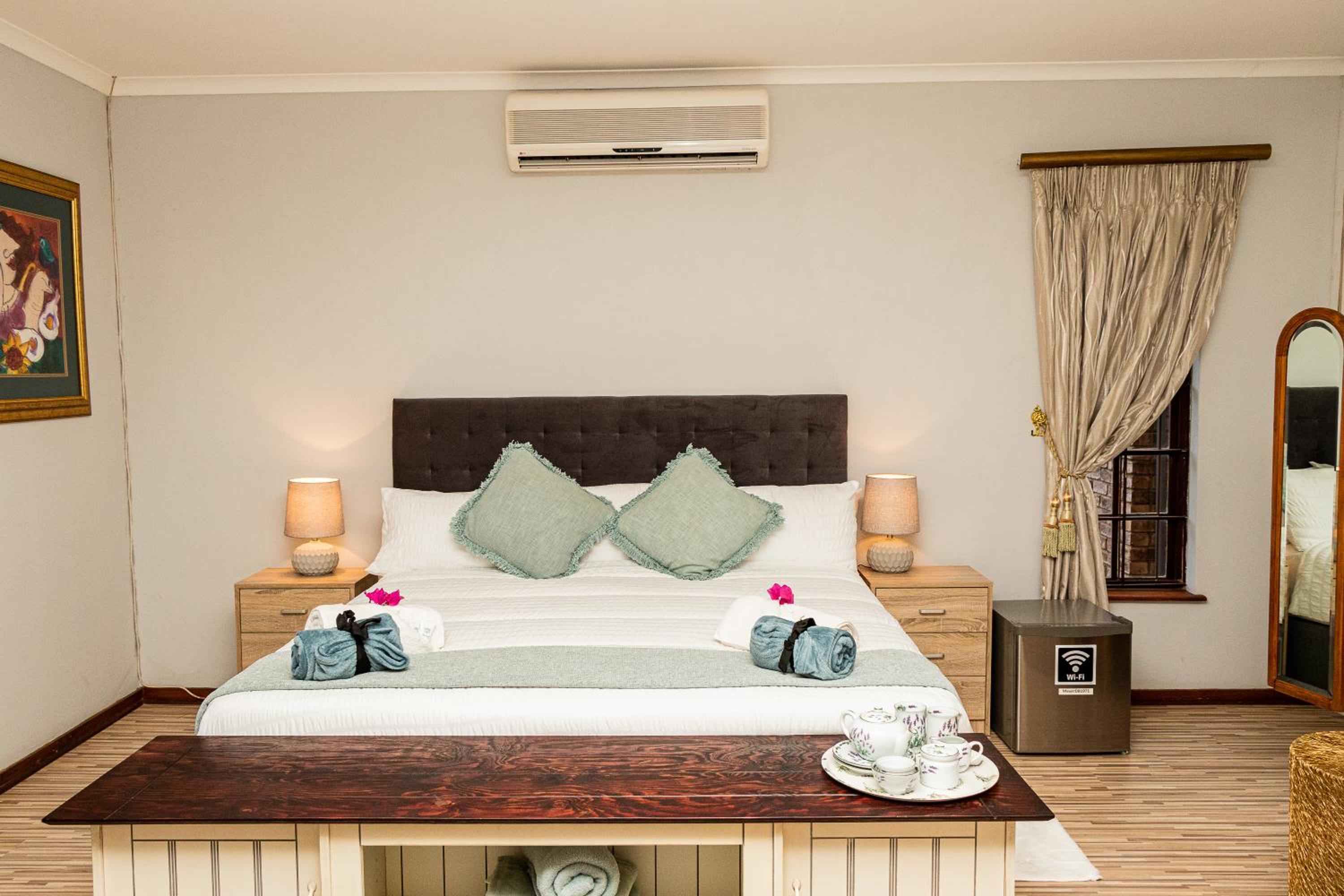 Honeymoon Suite - Photo 11