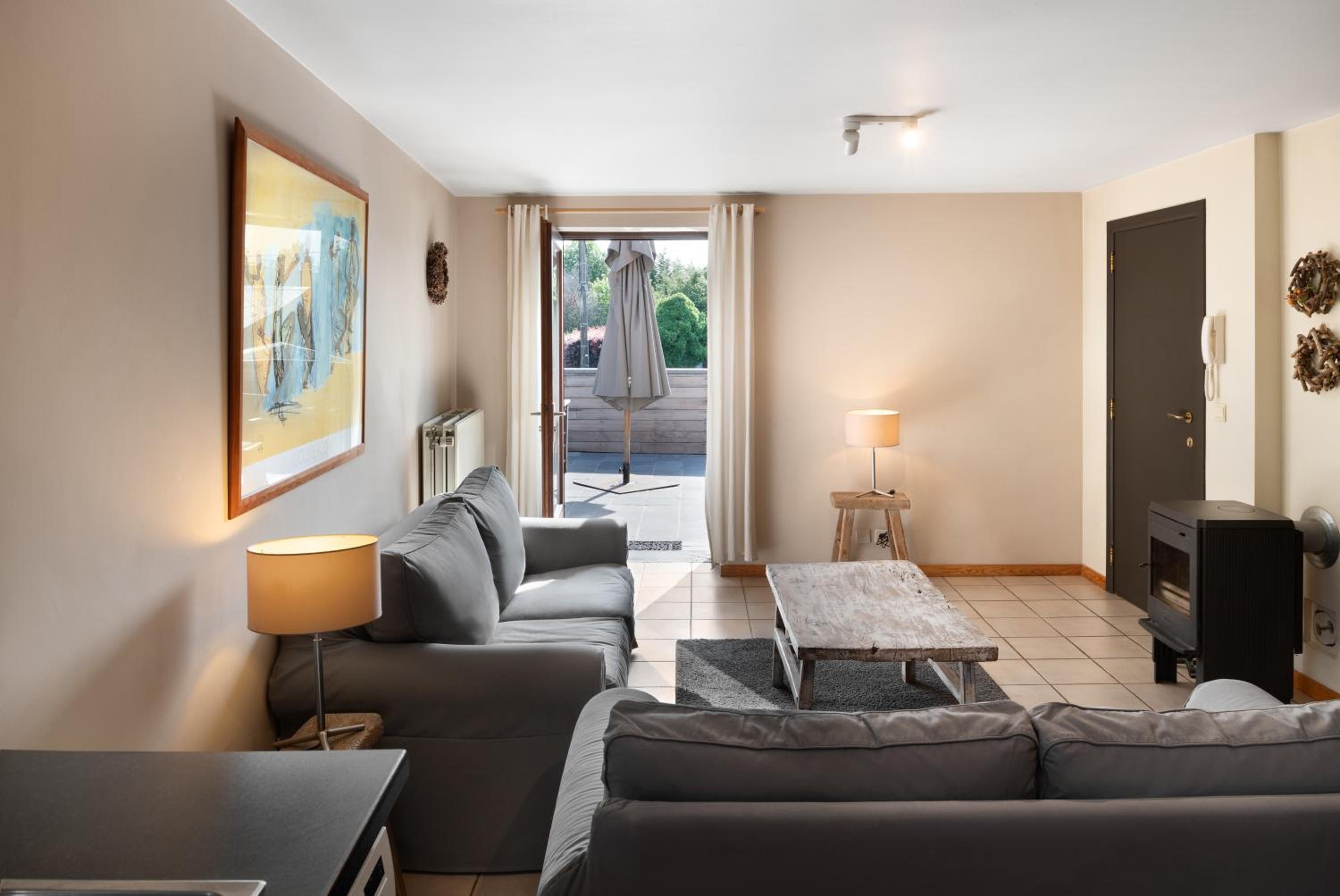 One-Bedroom Apartment - Photo 1