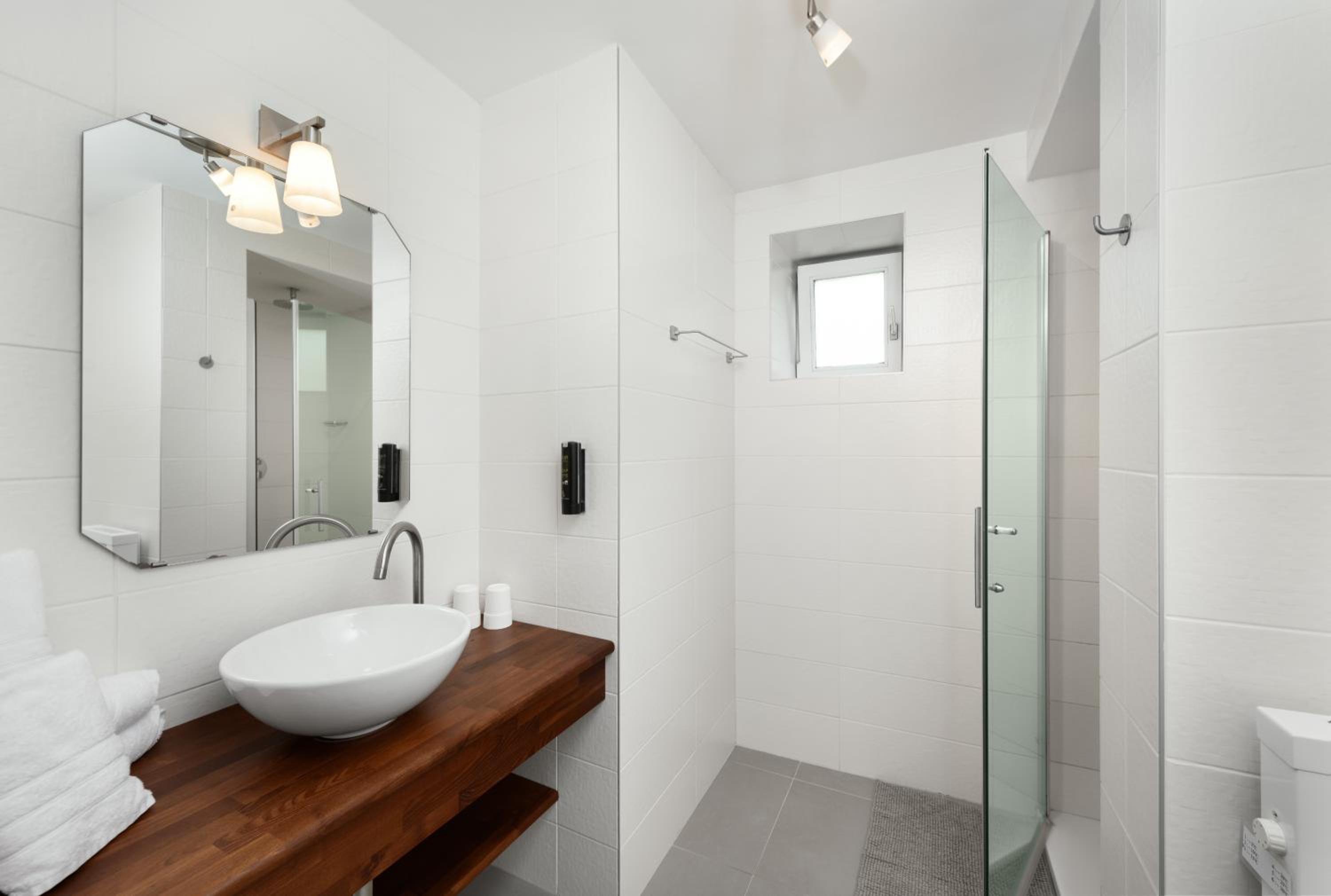 One-Bedroom Apartment - Photo 2
