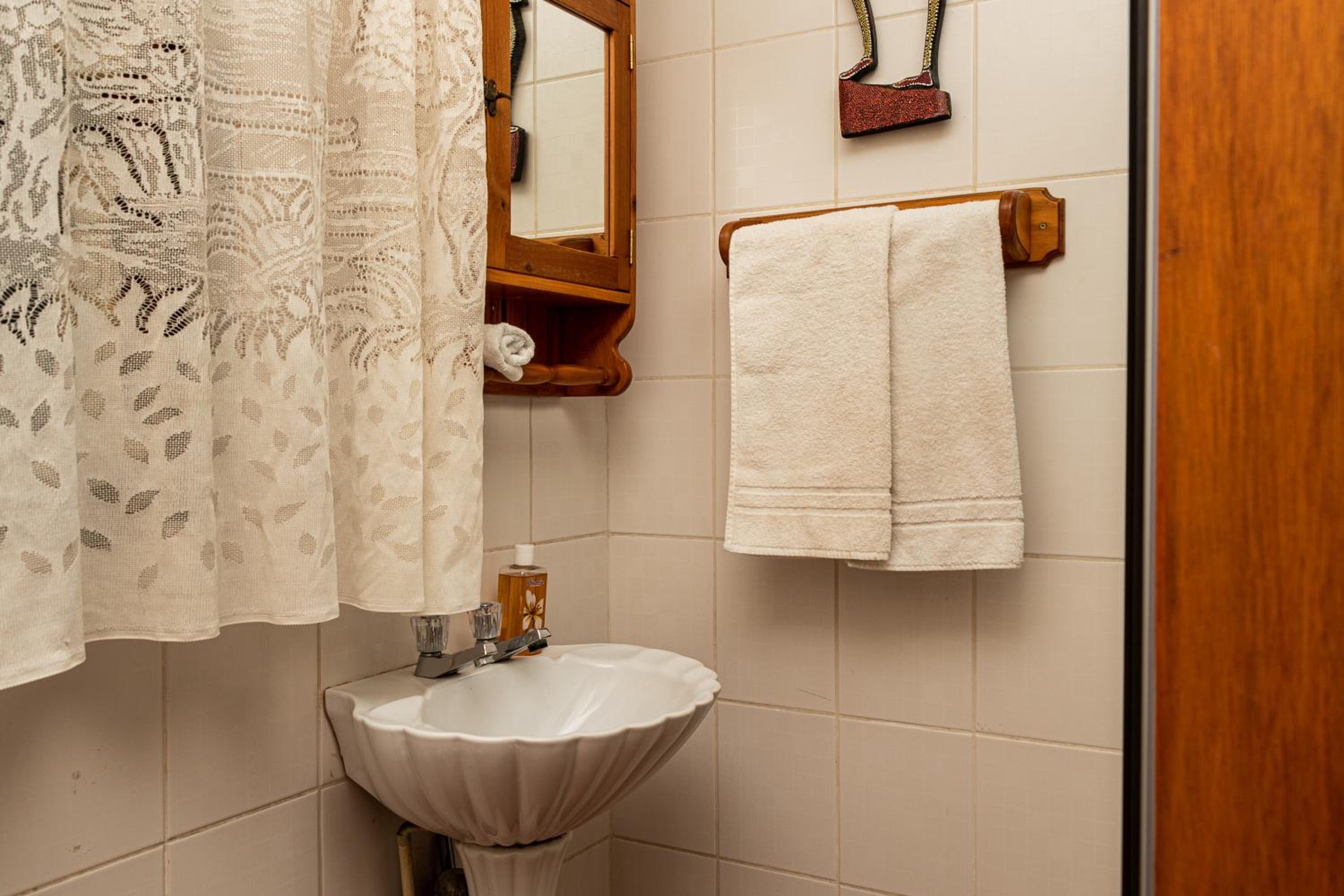 Deluxe Double Room with Shower - Photo 5