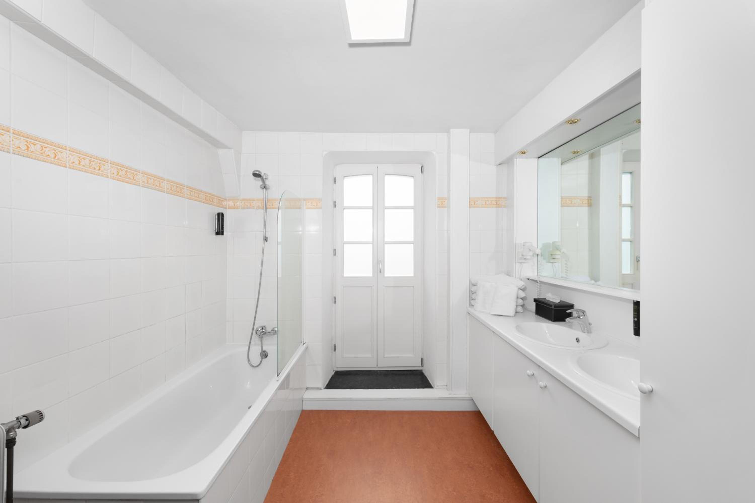 Two-Bedroom Villa - Photo 15