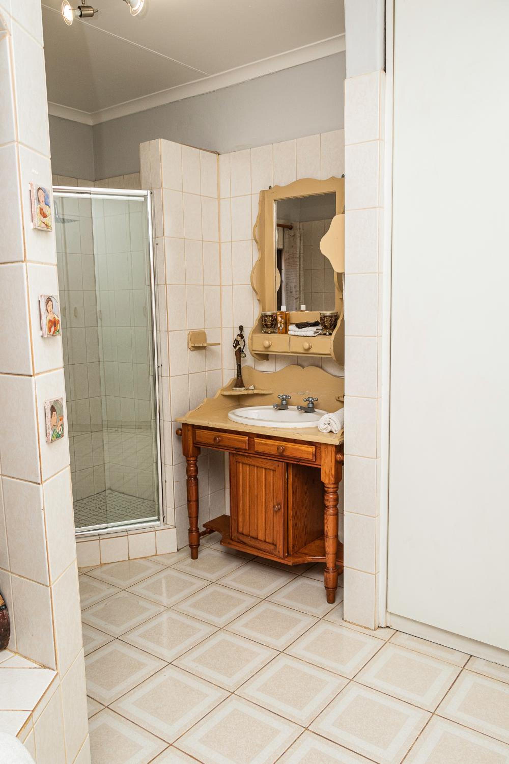Honeymoon Suite - Photo 2