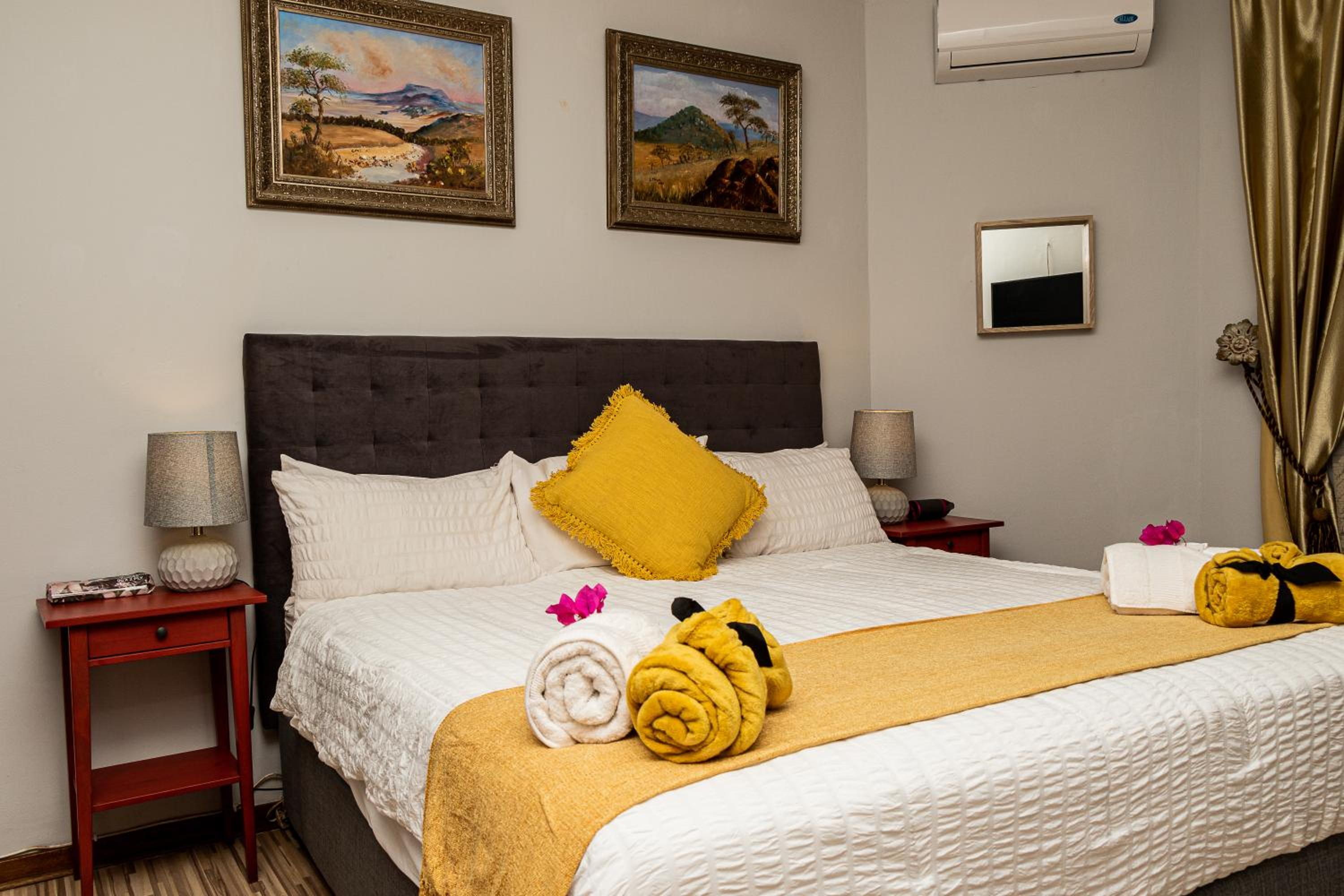 Deluxe Double Room with Shower - Photo 1