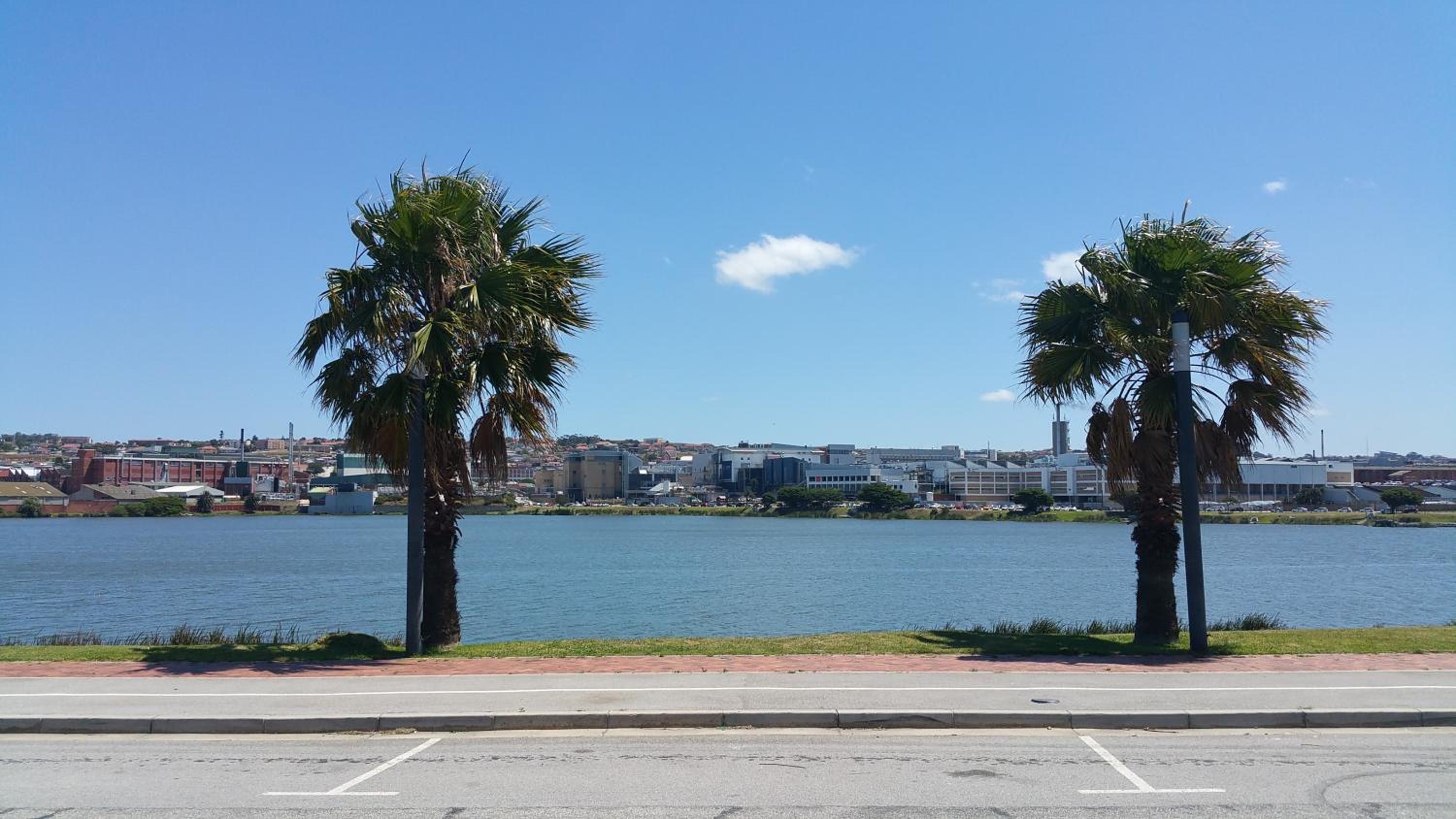 Apartment with Lake View - Photo 9