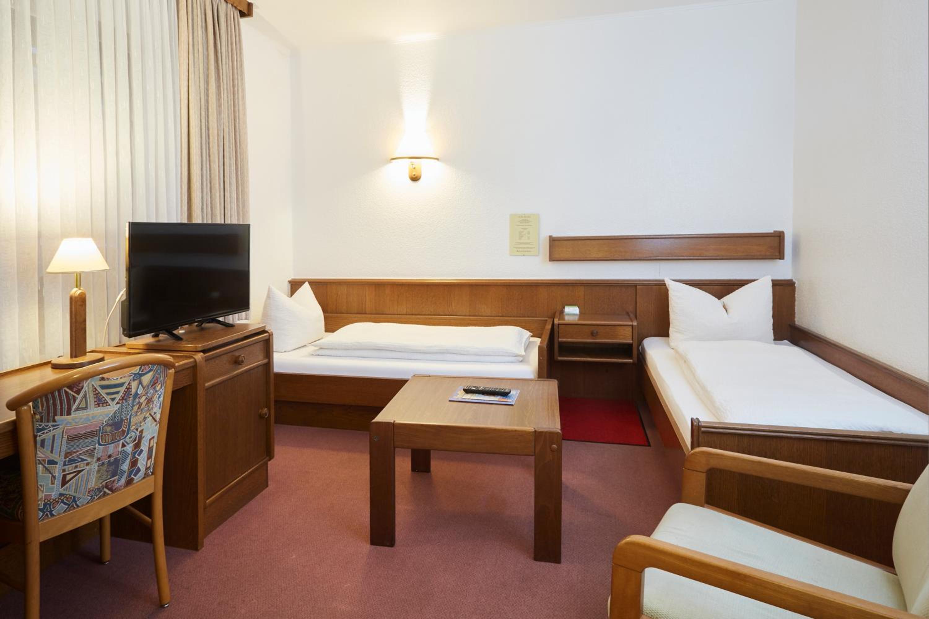 Standard Twin Room - Photo 1