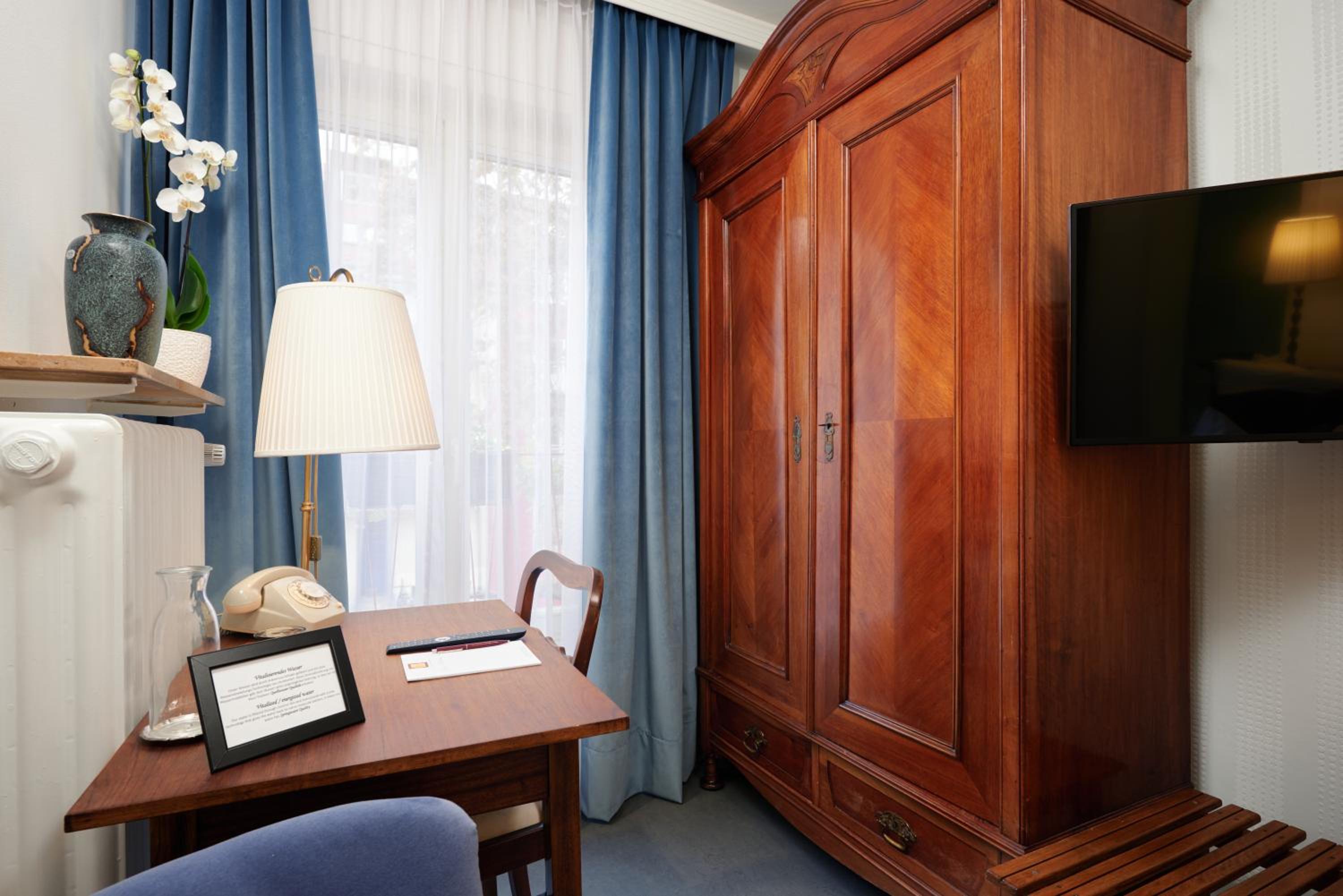 Single Room photo 2