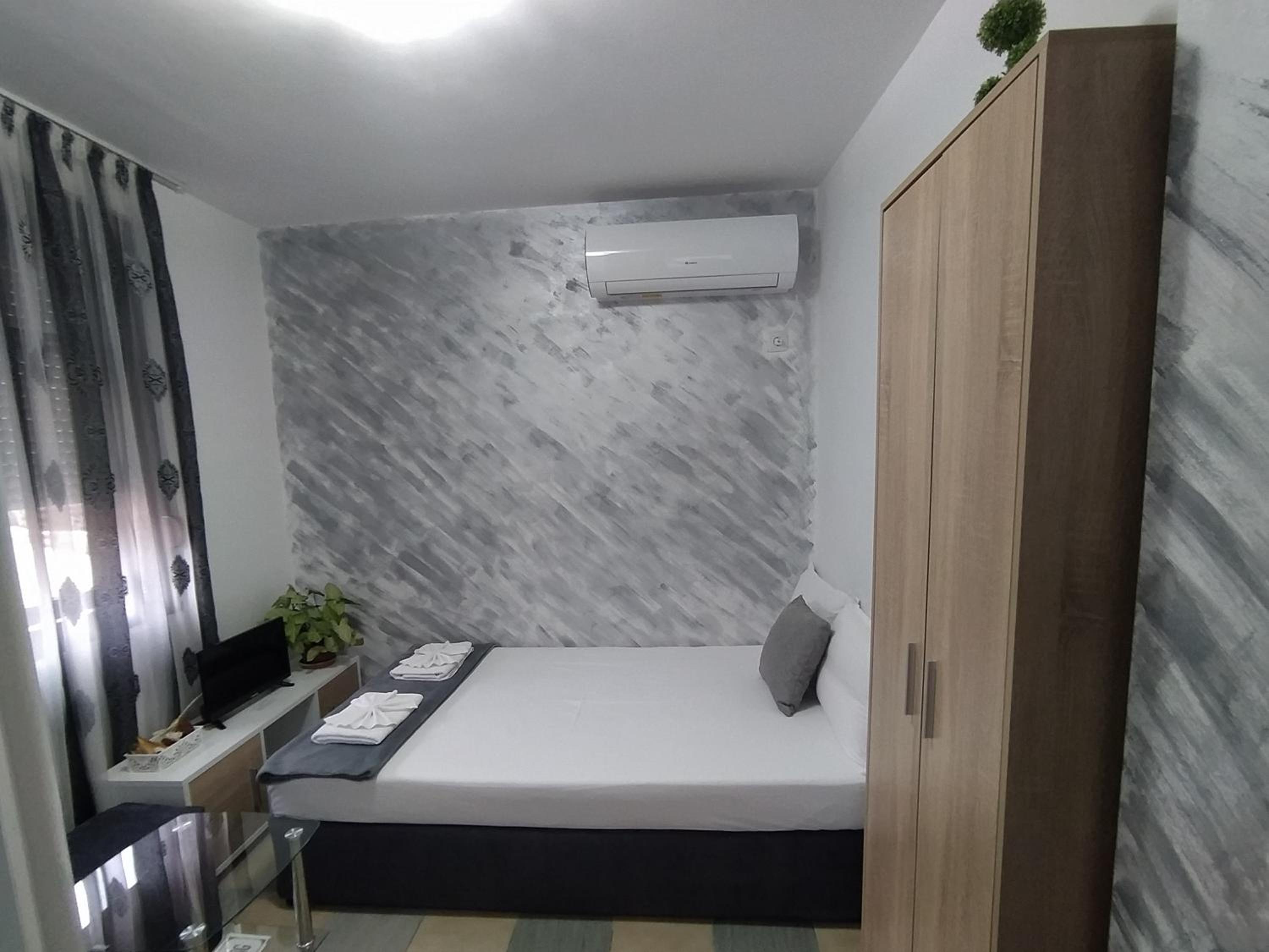 Small Double Room photo 1