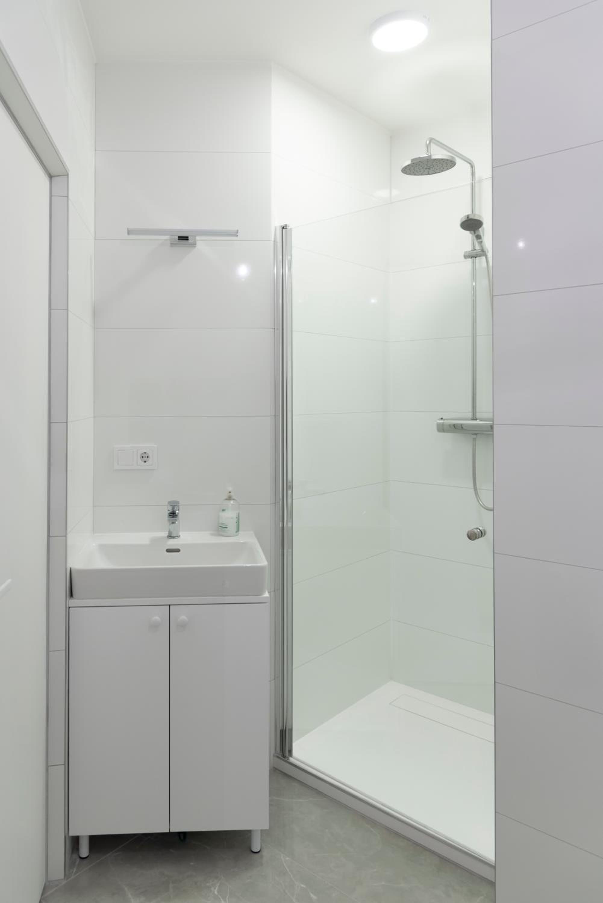 One-Bedroom Apartment - Photo 4