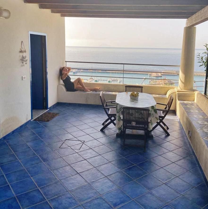 Apartment with Sea View - Photo 6