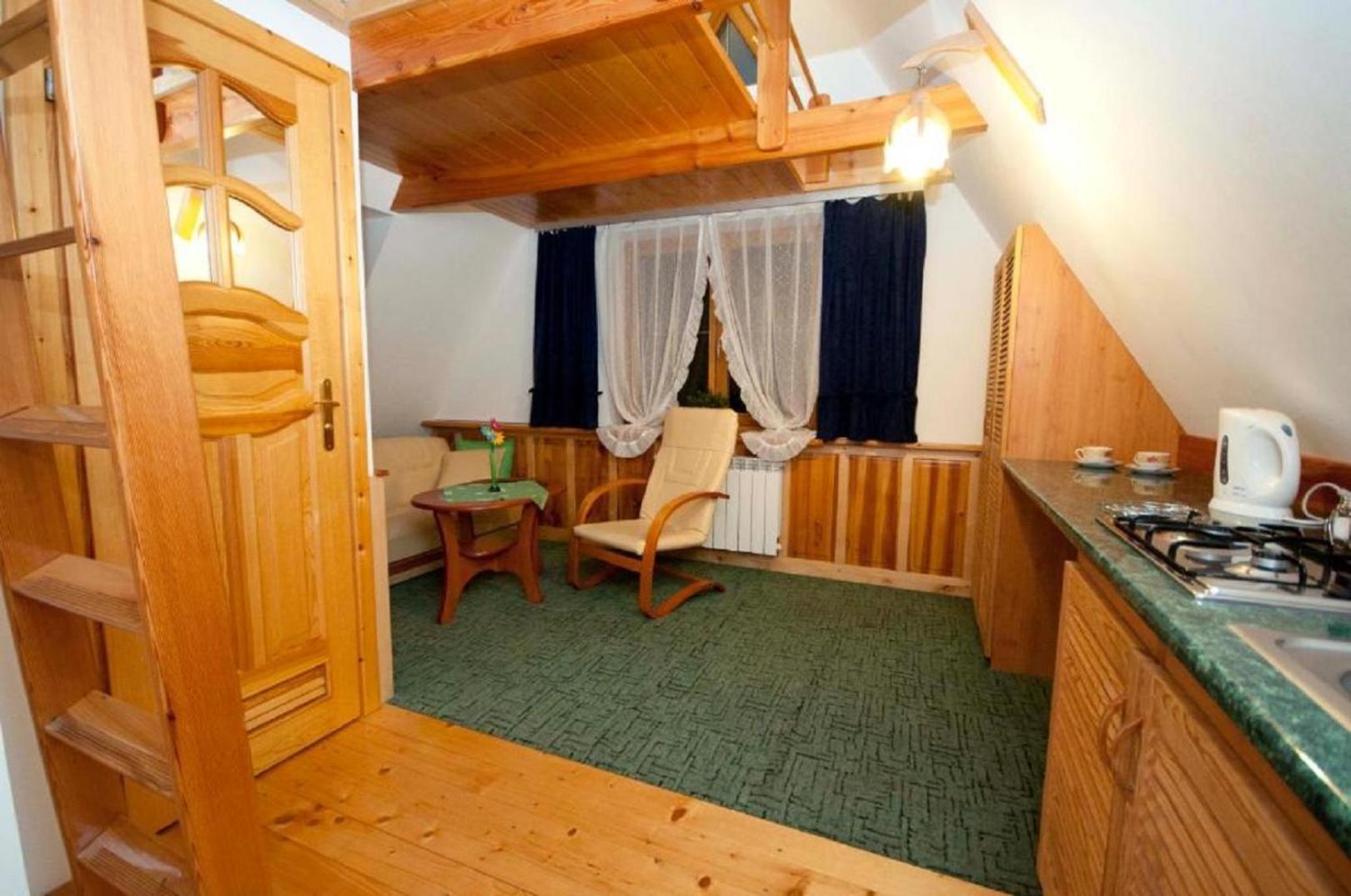 Apartment - Split Level with Mountain View - Photo 4