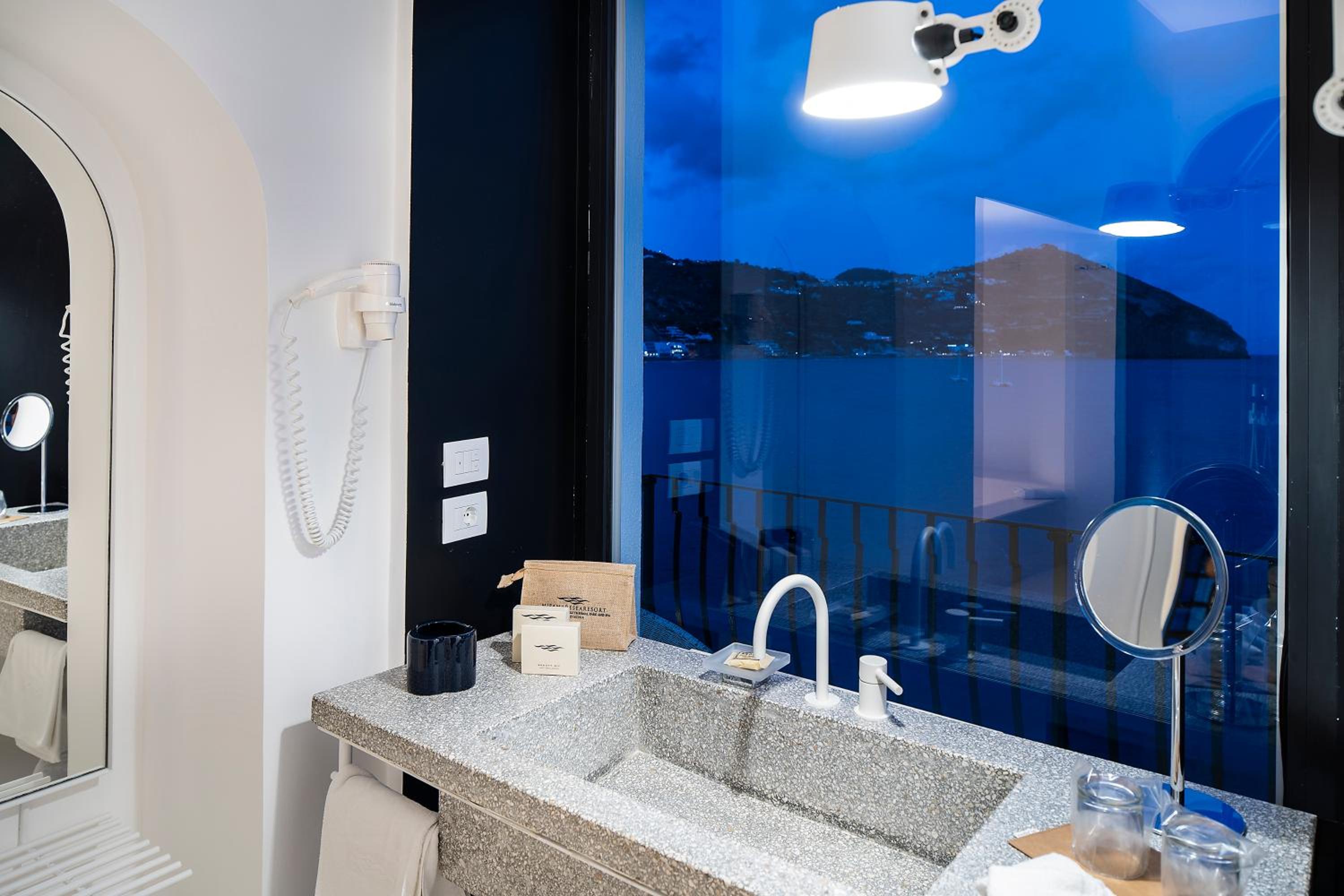 Deluxe Suite with Balcony and Terrace and Sea View - Photo 15