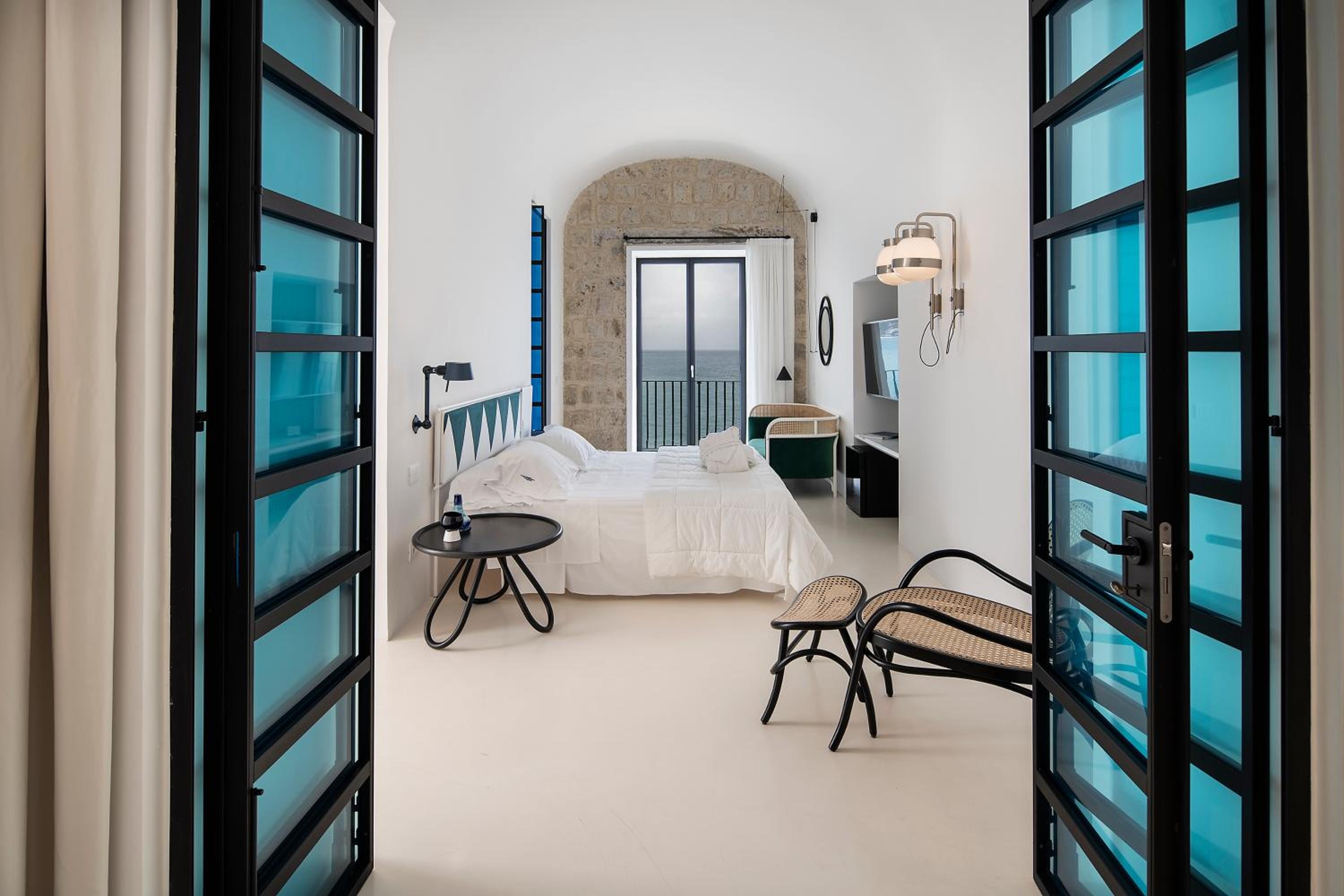 Deluxe Suite with Balcony and Terrace and Sea View - Photo 17