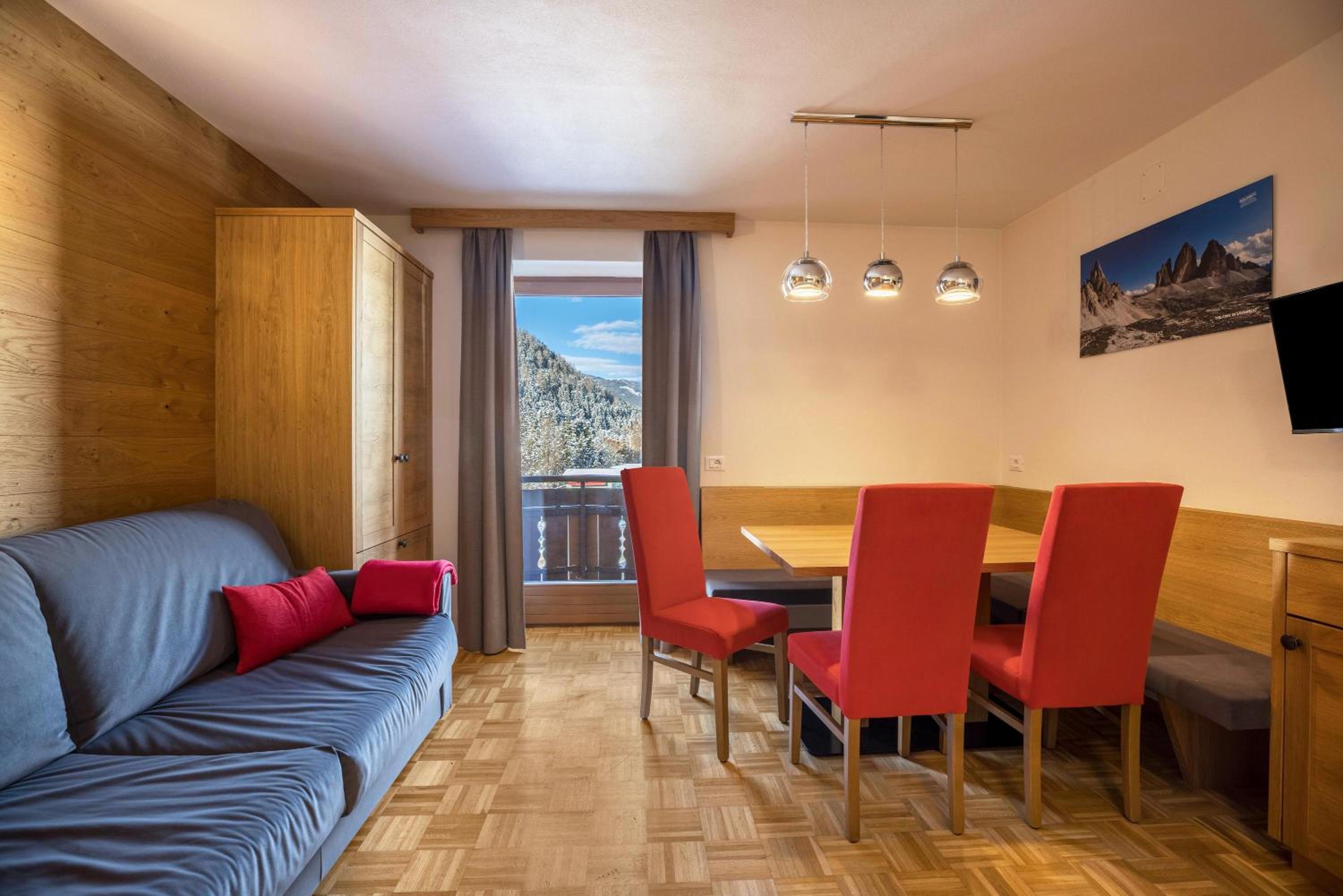 Two-Bedroom Deluxe Apartment with Balcony photo 1