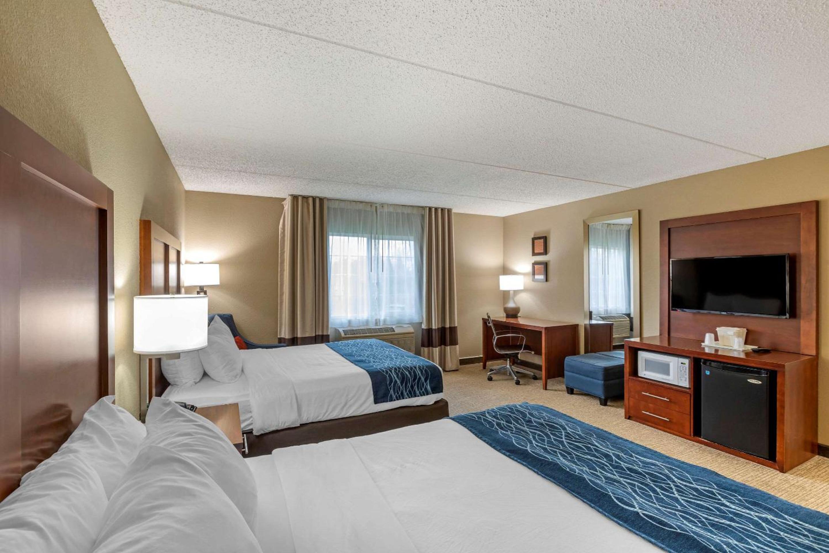 Queen Room with Two Queen Beds - Accessible/Non-Smoking  - Photo 2
