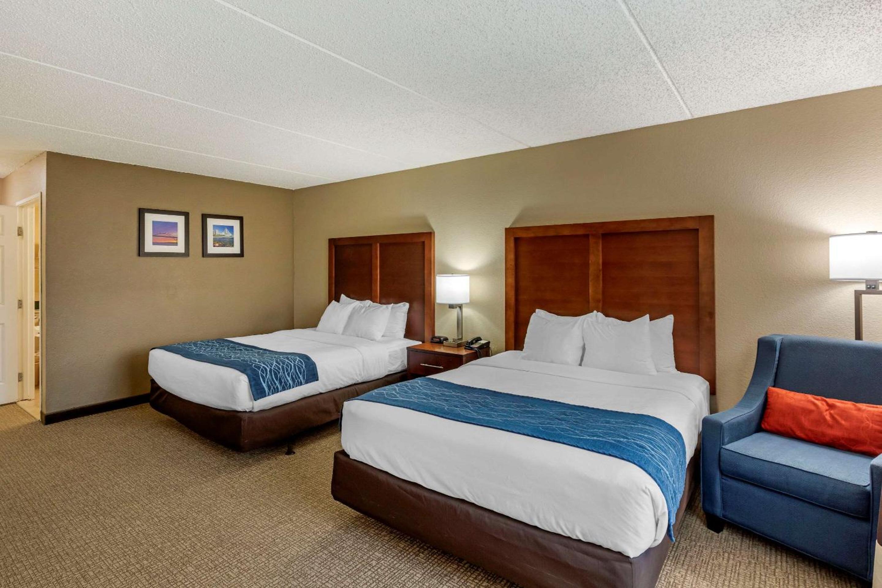 Queen Room with Two Queen Beds - Accessible/Non-Smoking  - Photo 3