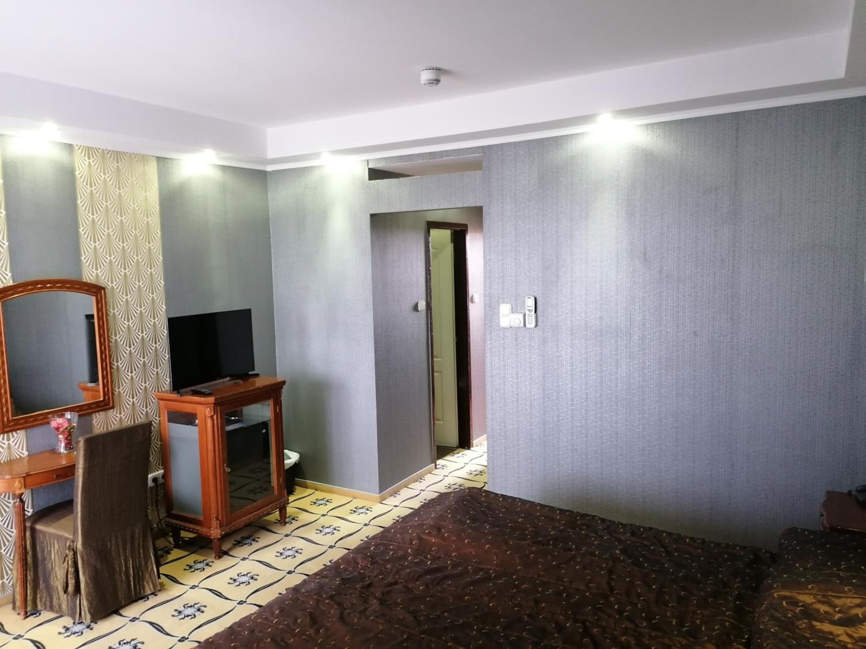 Standard Queen Room