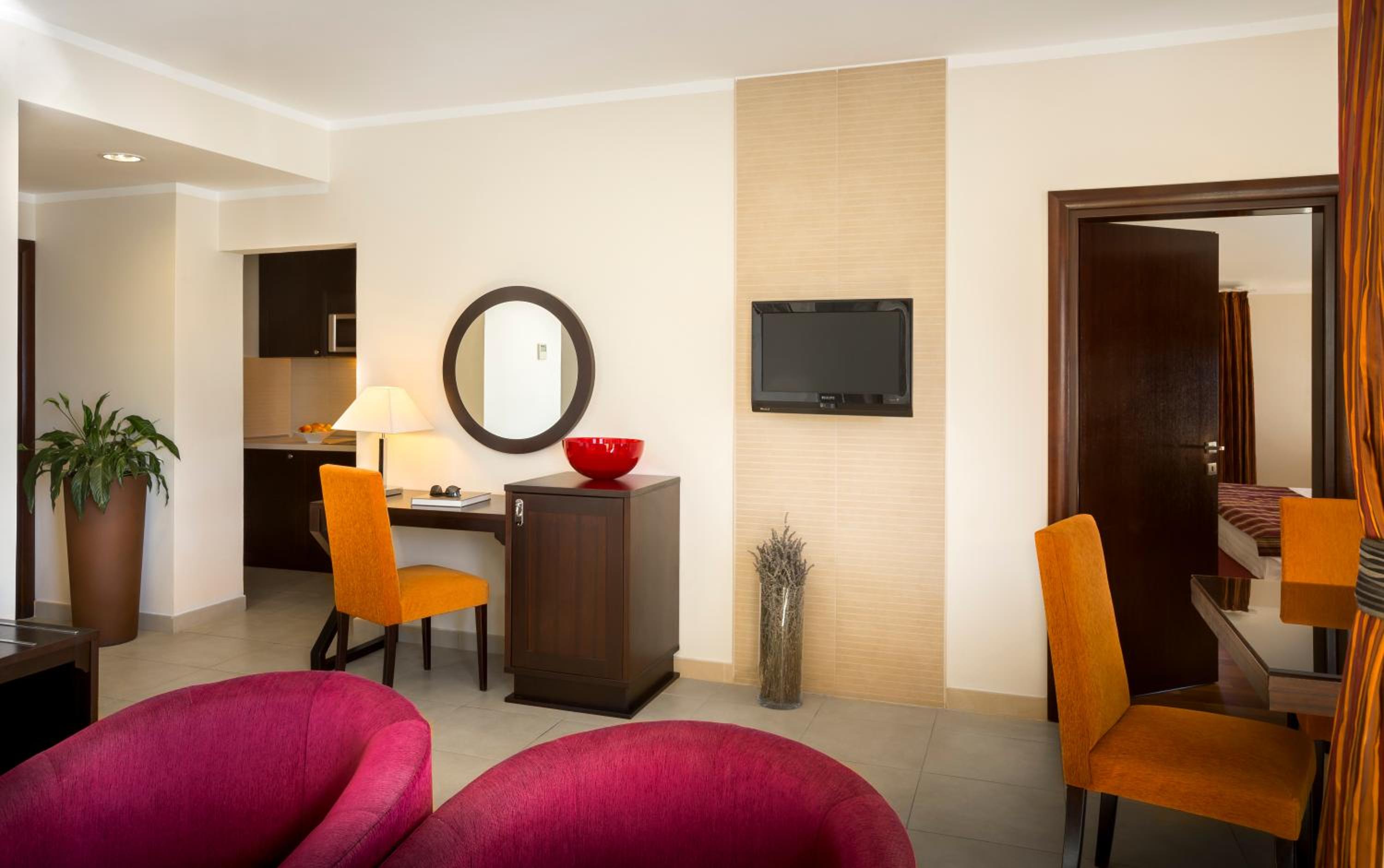 Suite for 4+2 with Jacuzzi Seaview - Photo 8