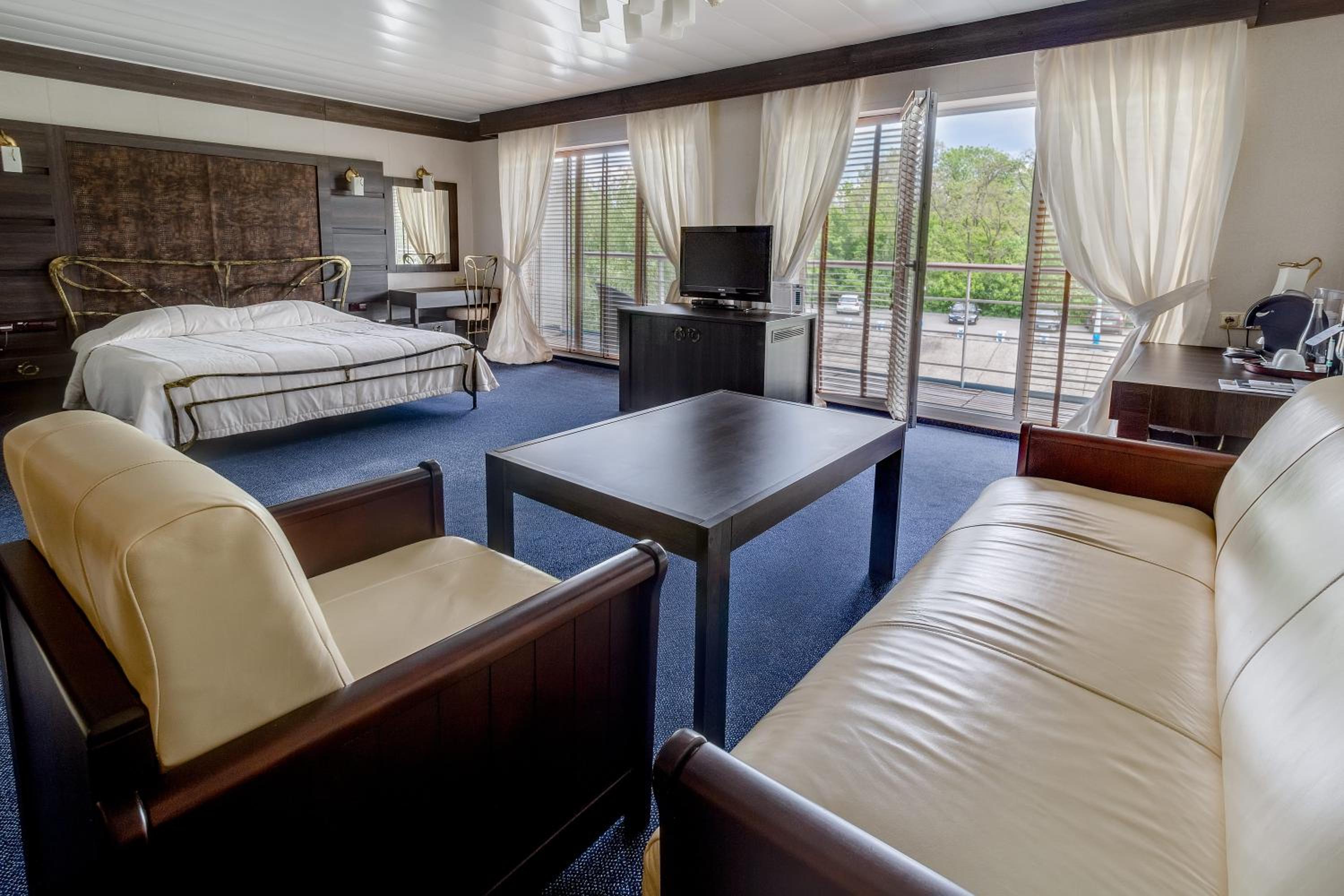 Deluxe Double Room with Park View