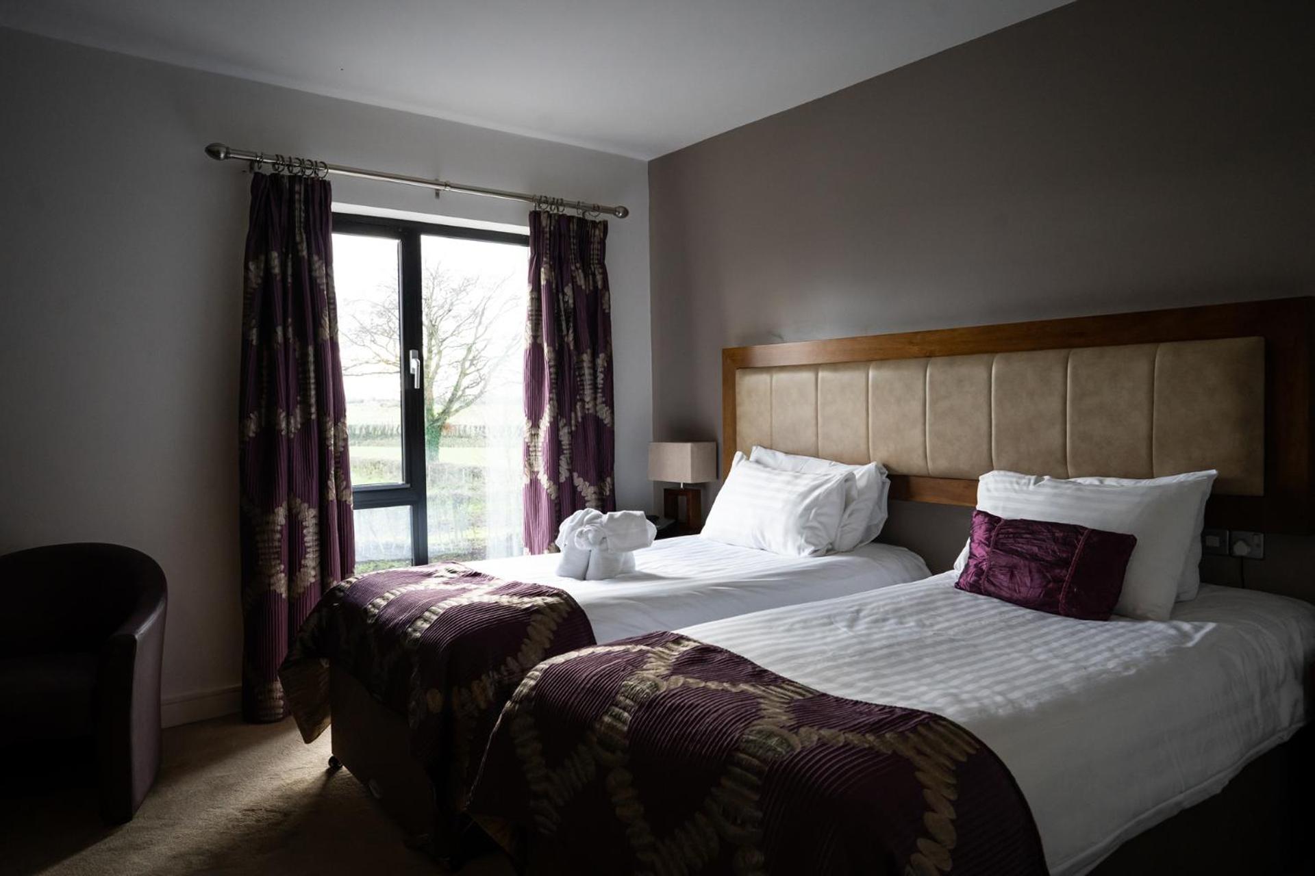 Classic Twin Room - Photo 3