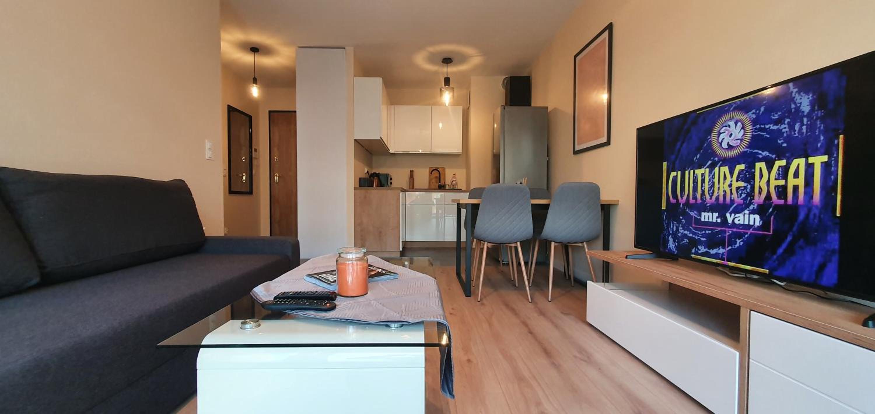 One-Bedroom Apartment - Photo 3
