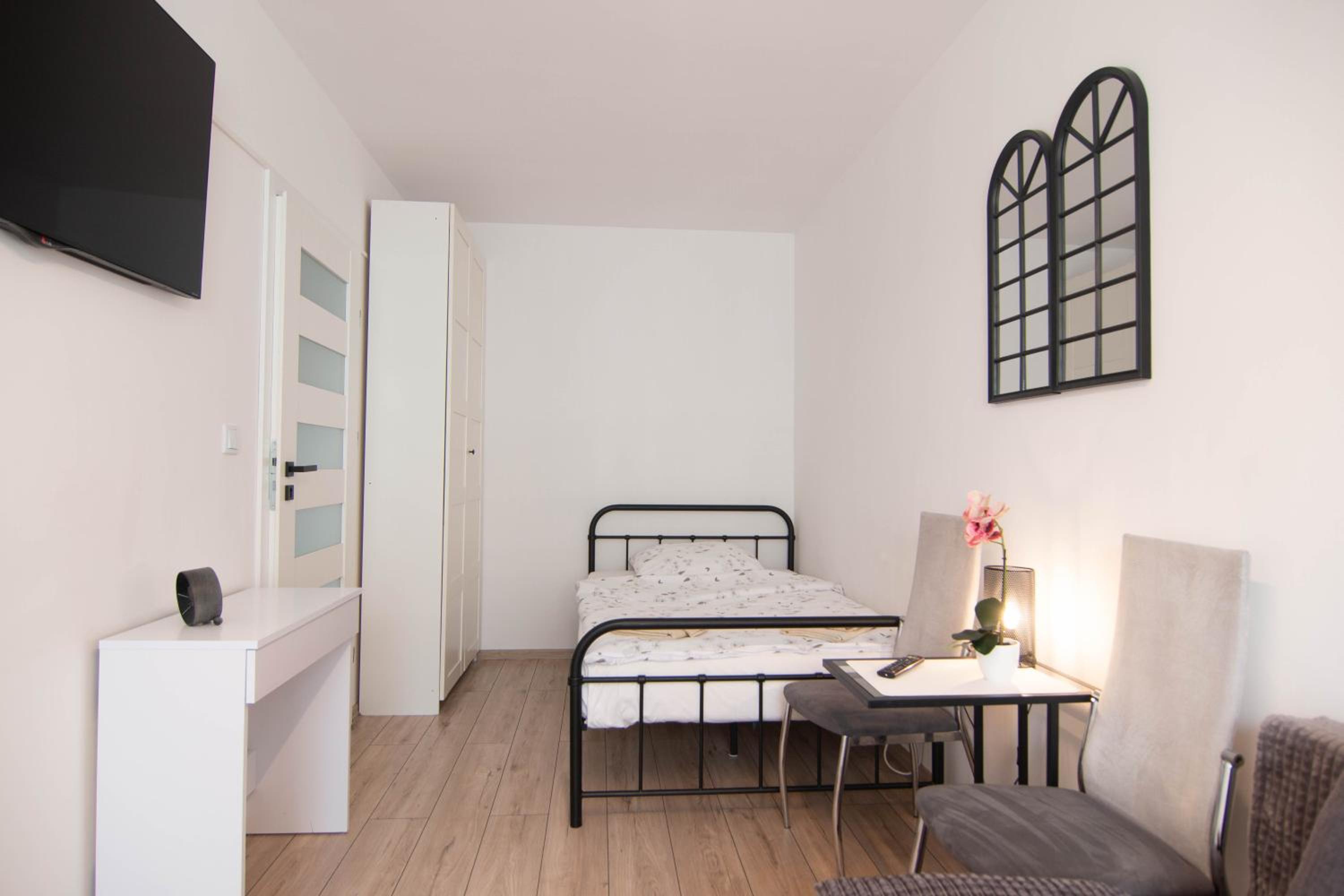 Three-Bedroom Apartment - Photo 7