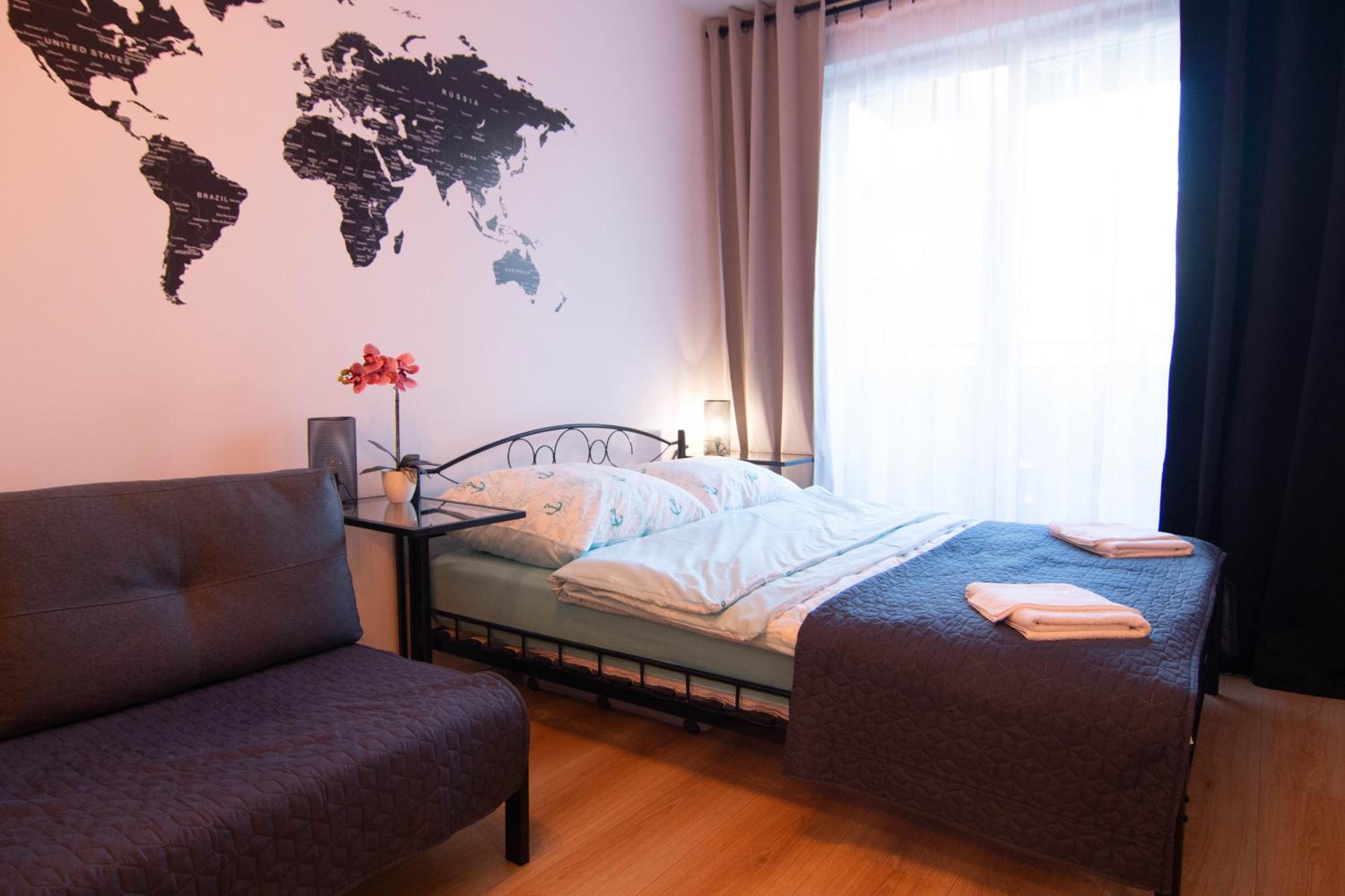 Apartment with Balcony - Photo 9