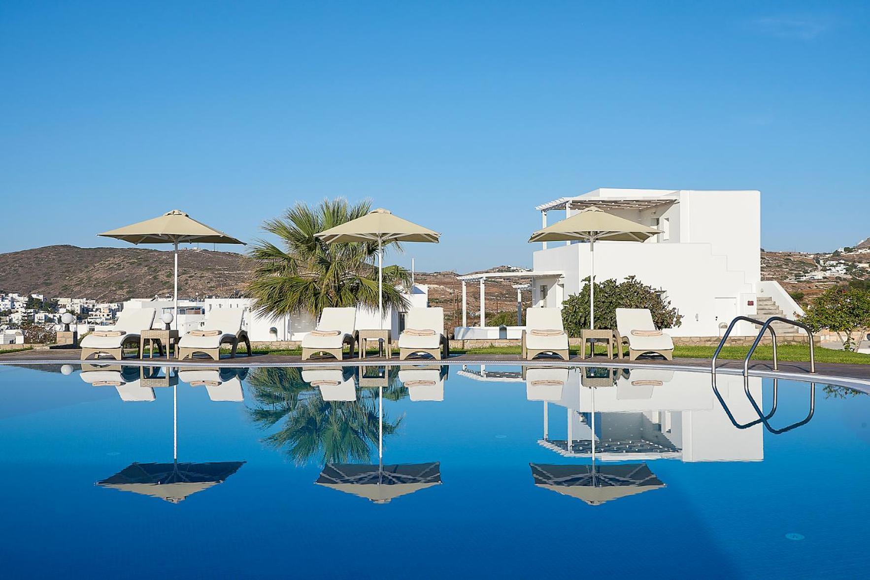 Double Room with Terrace and Pool View photo 2