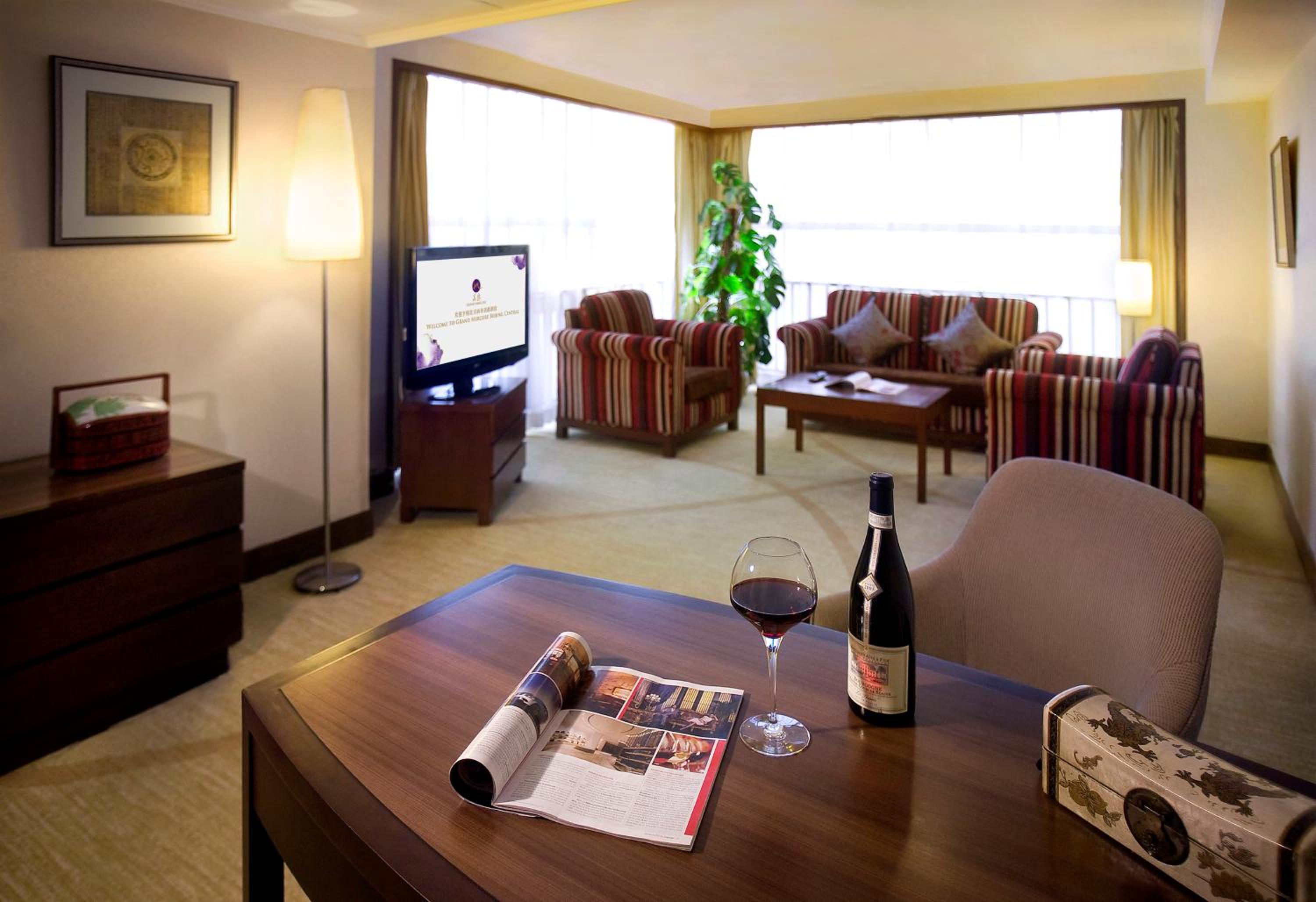 Executive Suite - Photo 4