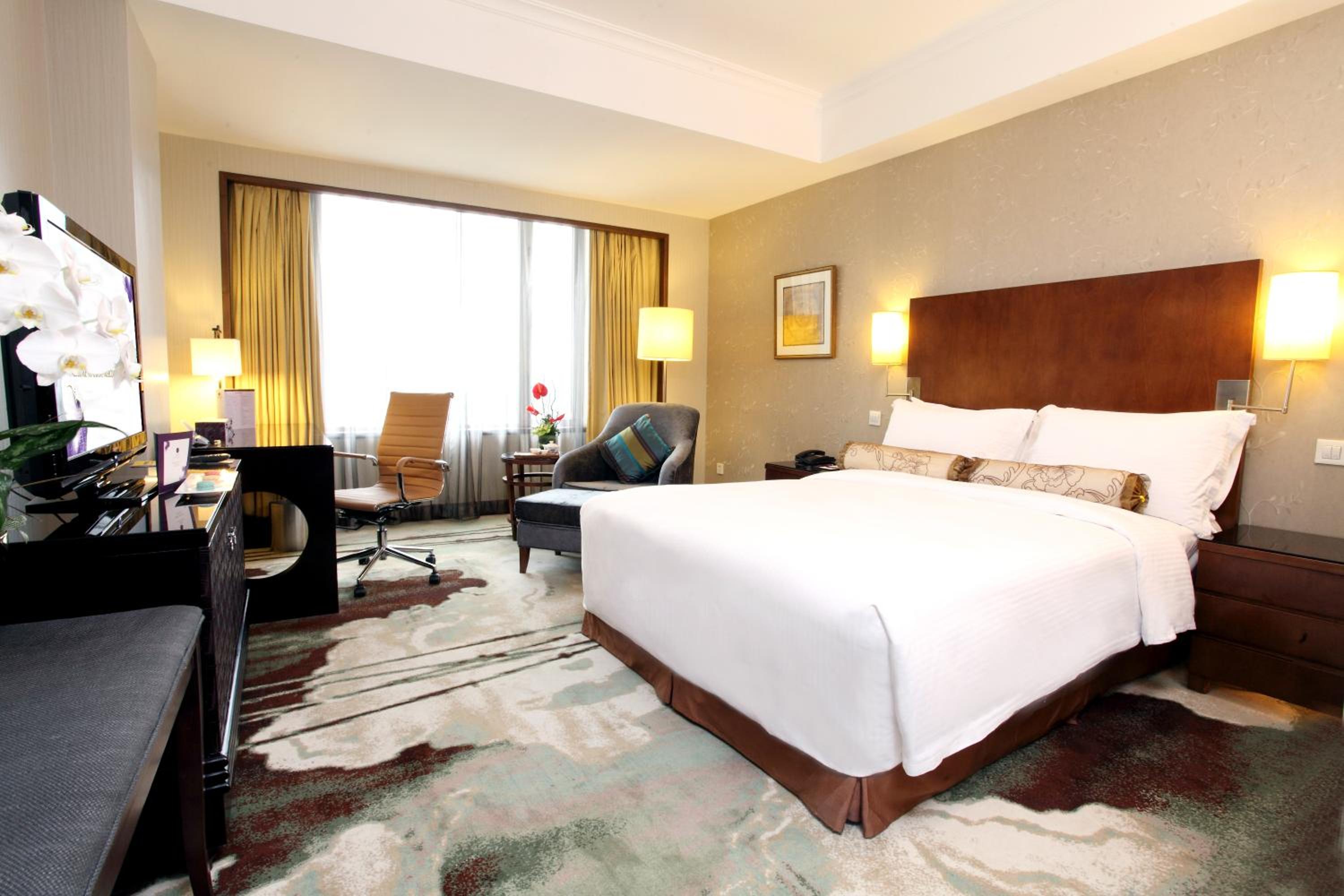 Deluxe Queen Room - Photo 1