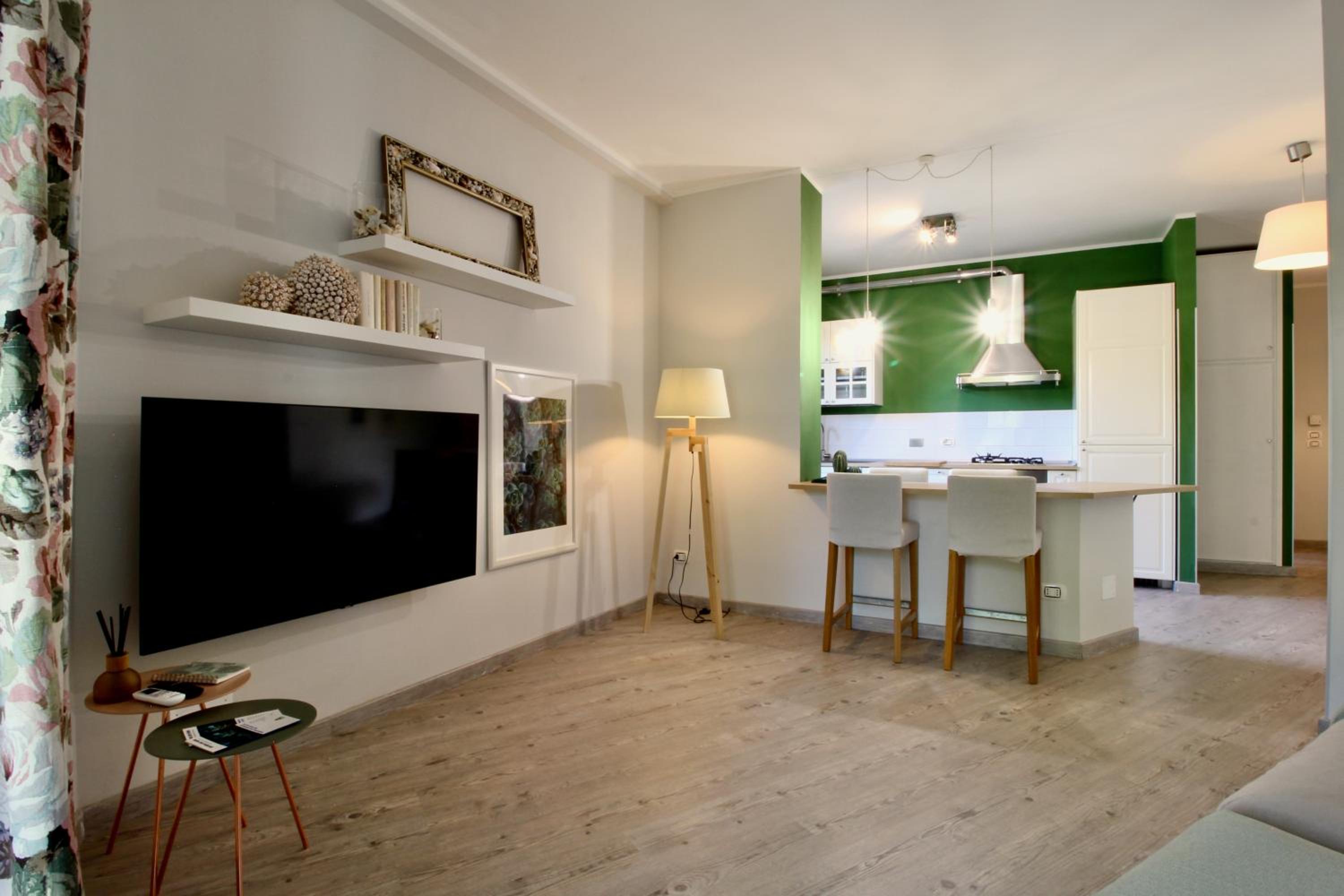 One-Bedroom Apartment photo 1
