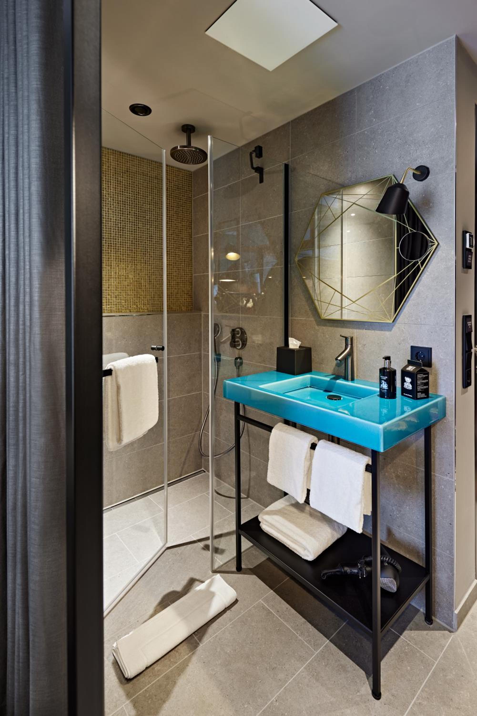 Deluxe King Room - Photo 1