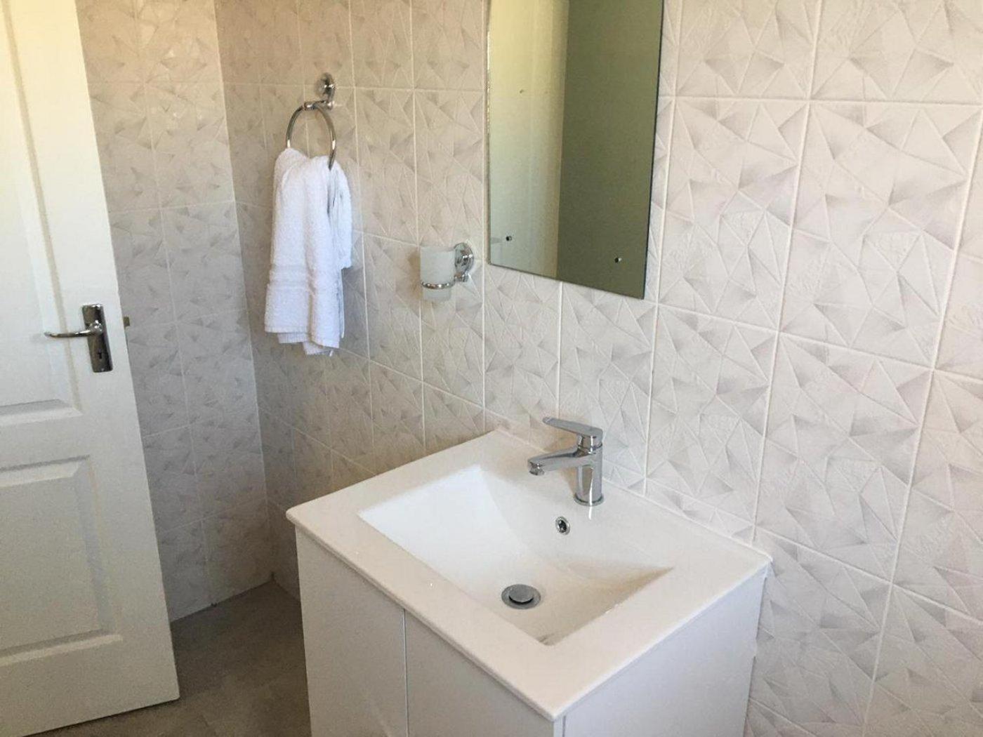Standard Twin Room - Photo 6