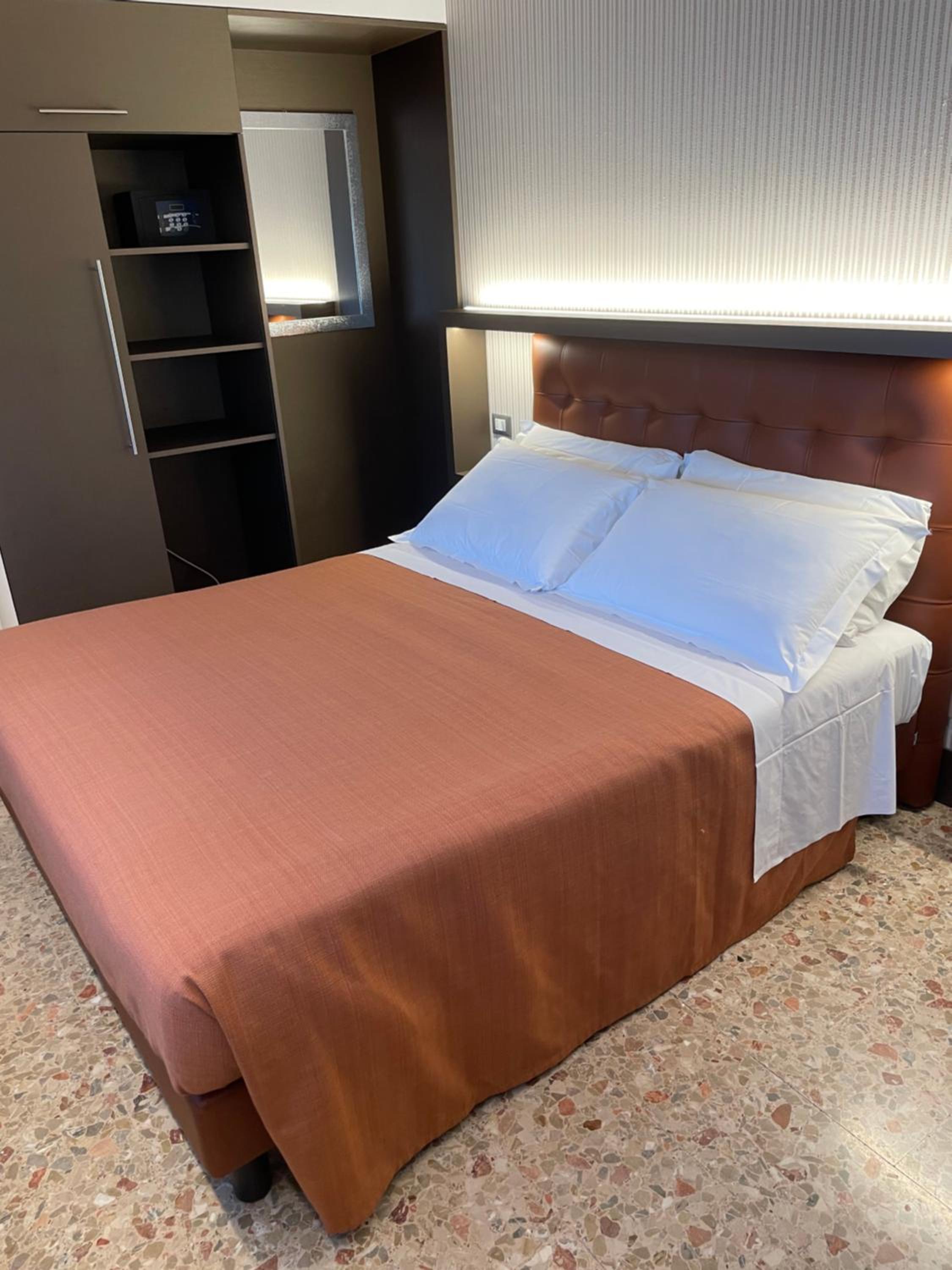 Deluxe Room - Photo 1