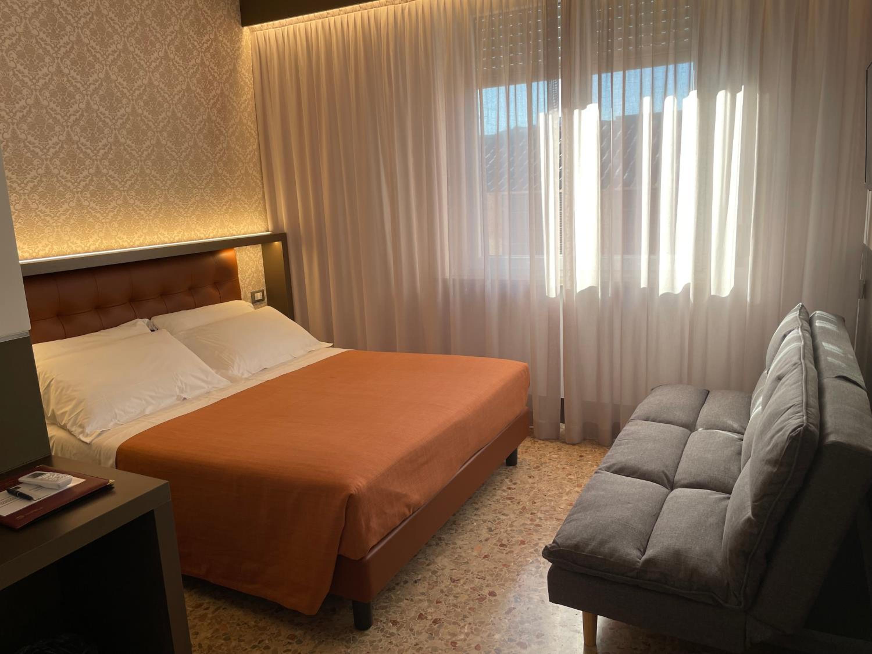 Deluxe Room - Photo 3