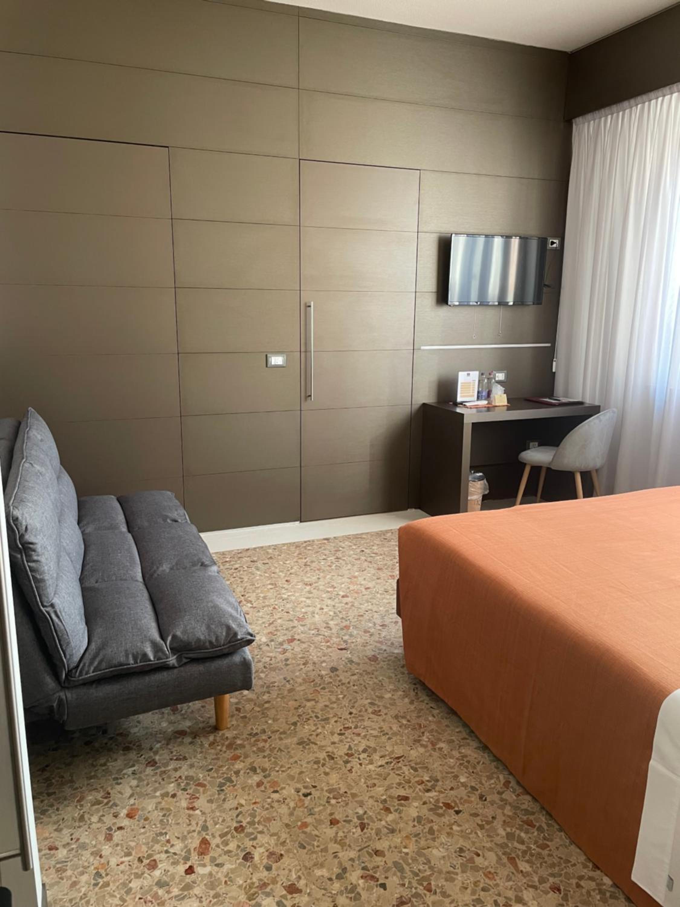 Deluxe Room - Photo 7